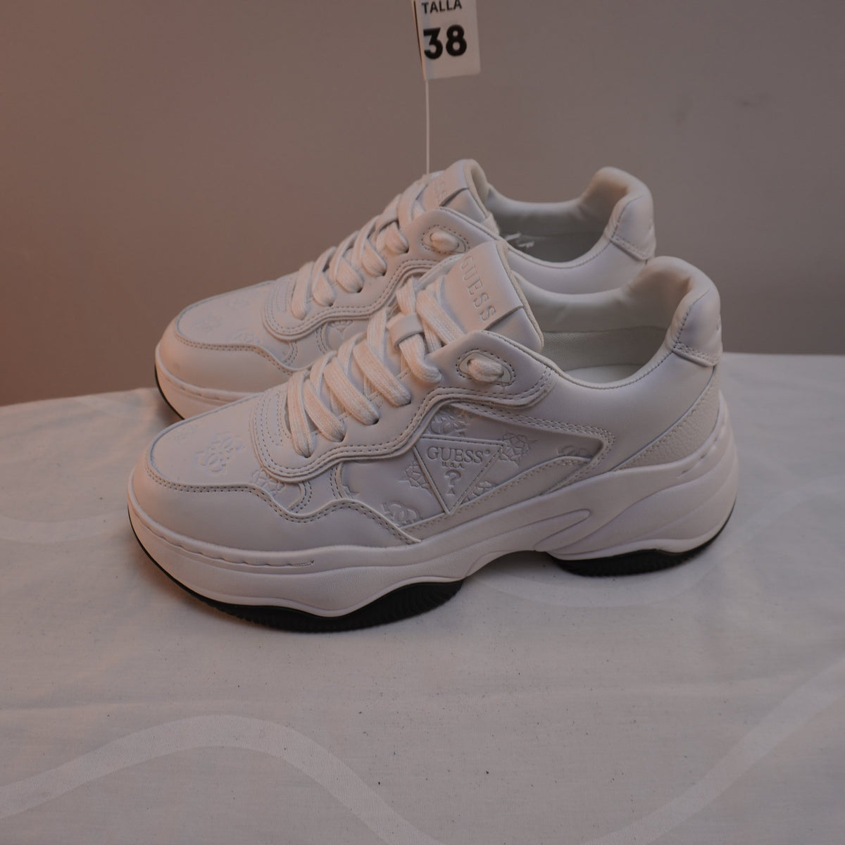 Zapatillas Guess para Mujer Nuevas - Blancas, Talla 38