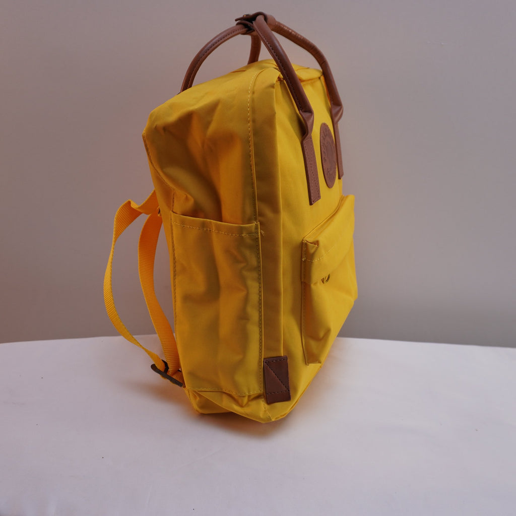 Mochila Escolar Fjallraven para Mujeres Usada - Amarillo