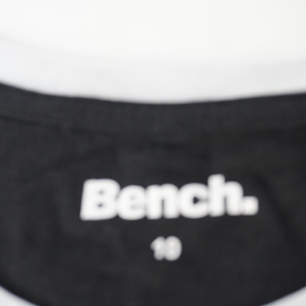 Camiseta de Manga Corta Bench para Mujer Usada - Negra, Mediana (M)