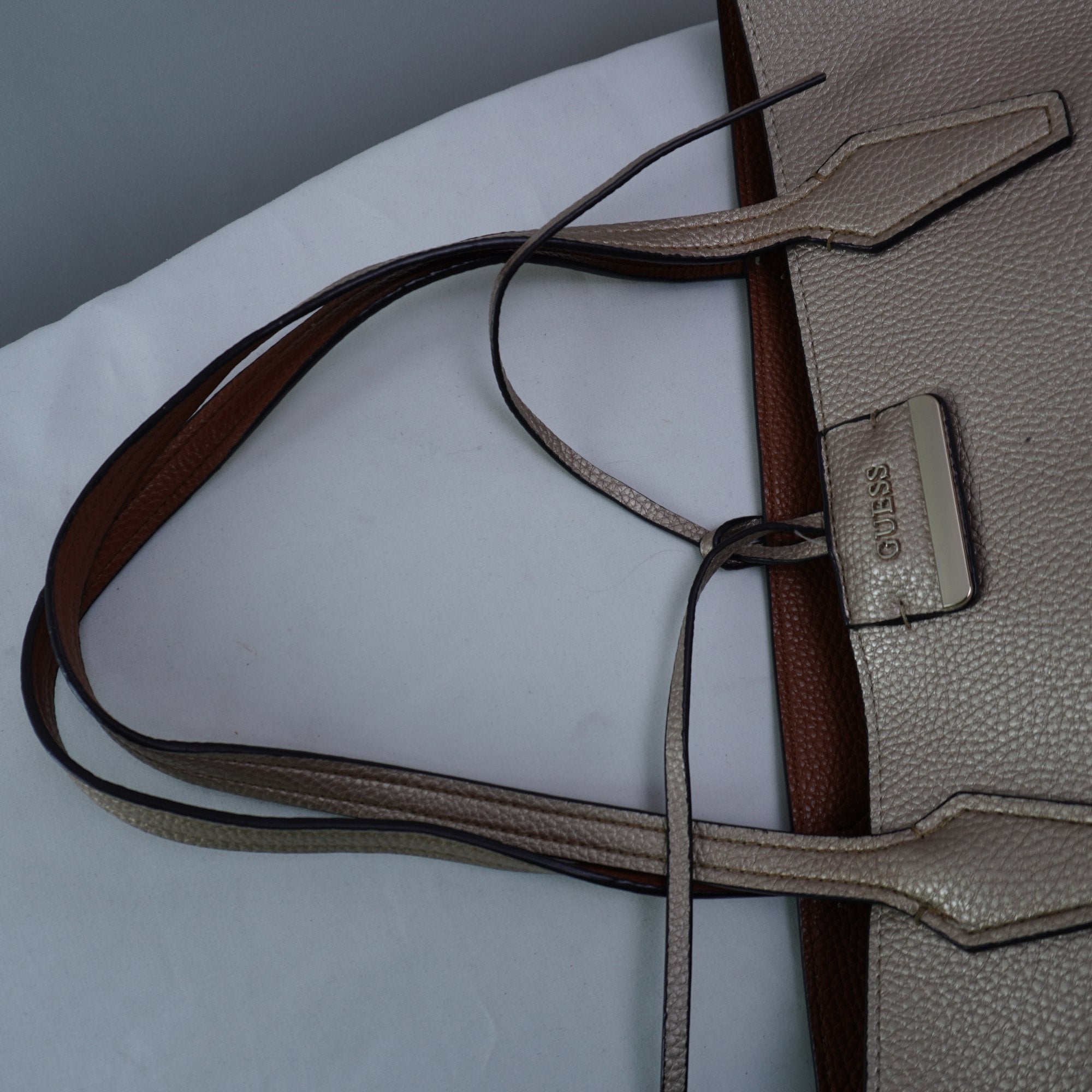 Bolso Baguette Guess para Mujer Usado - Rosa en Muy Buen Estado