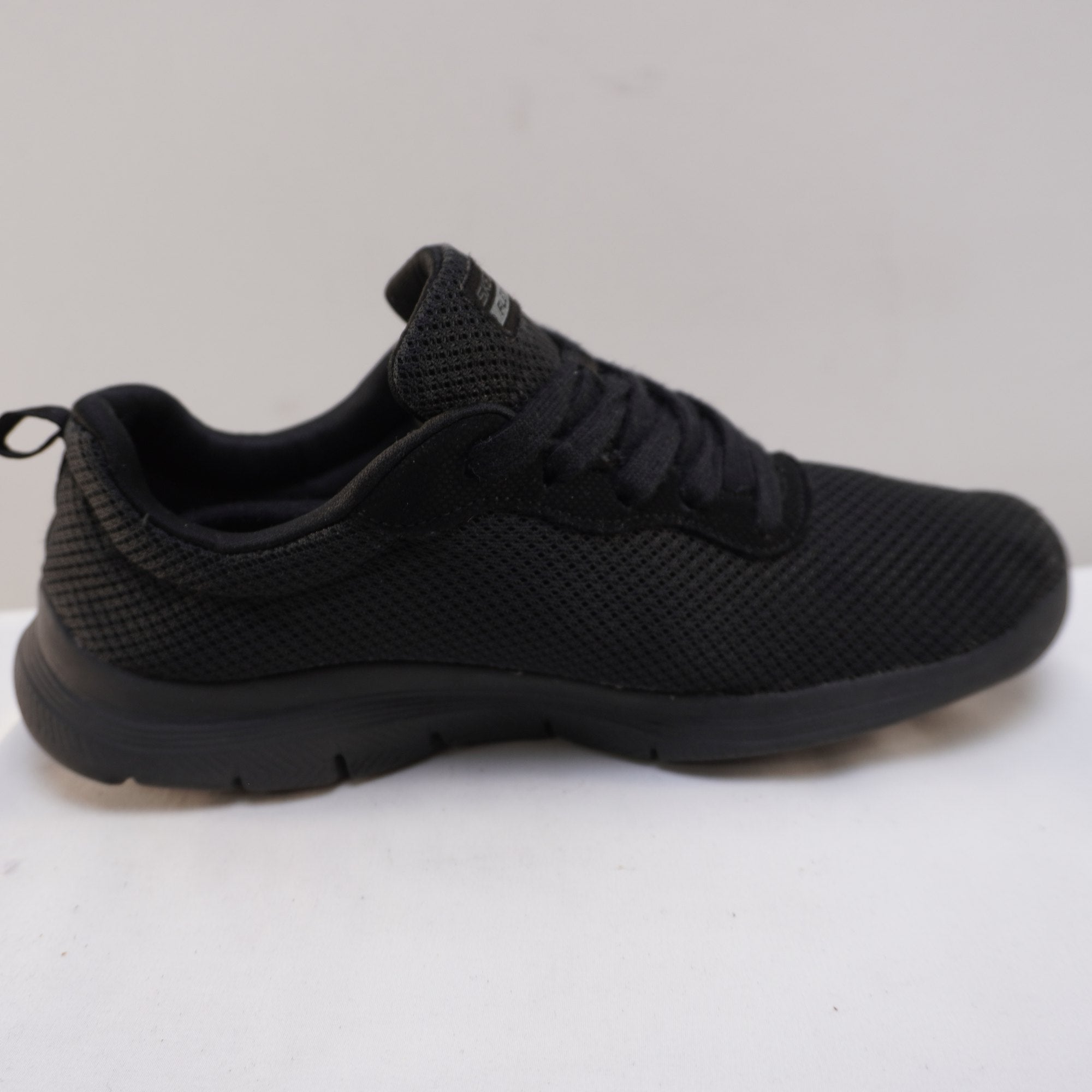 Zapatillas Skechers para Mujer Usadas - Negro, Talla 38