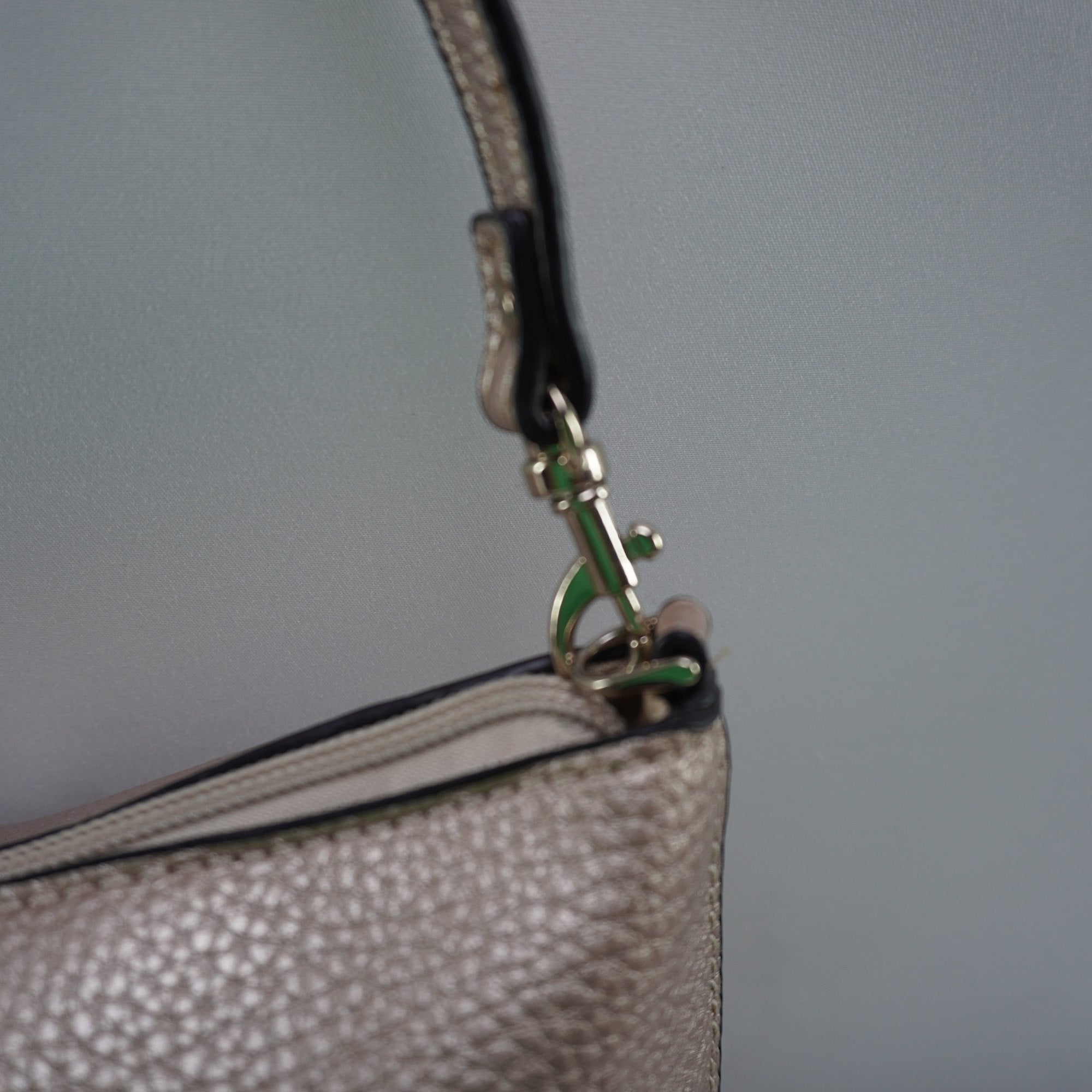 Bolso Baguette Guesstures para Mujer Usado - Rosa, Muy Buen Estado