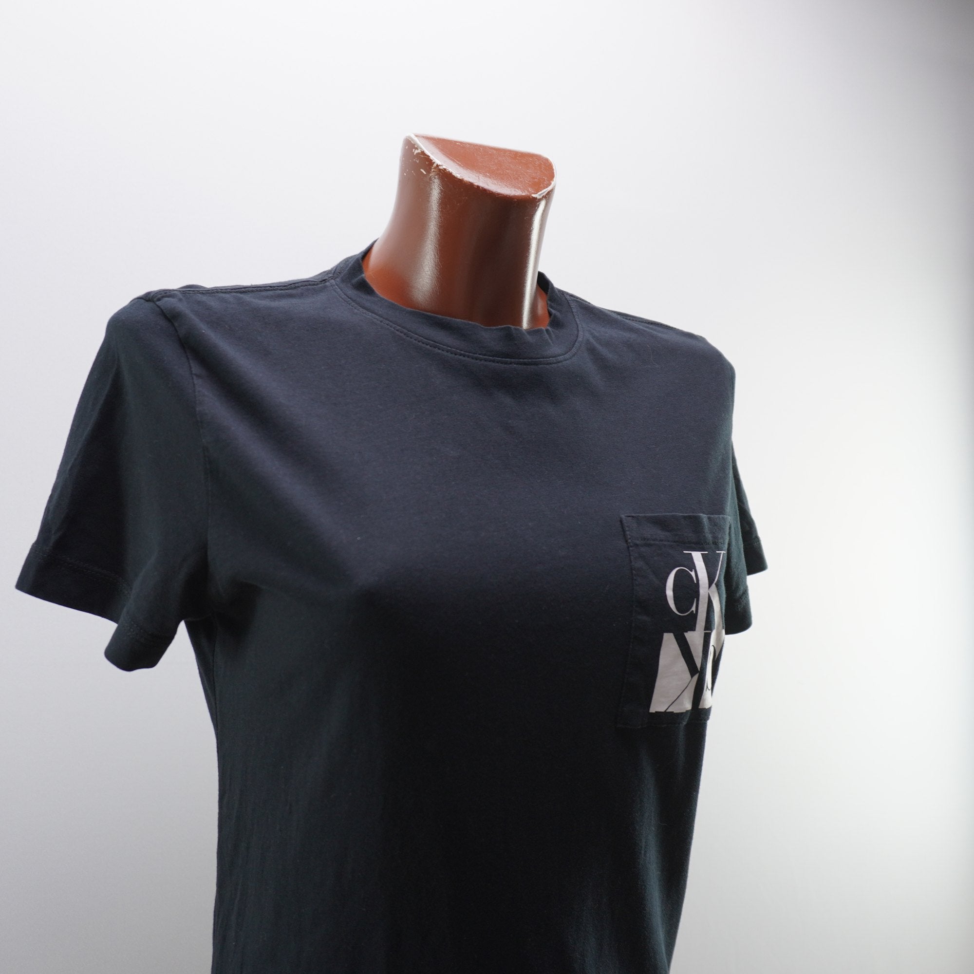 Camiseta de Manga Corta Calvin Klein para Mujer - Negra, XS - Usada en Muy Buen Estado