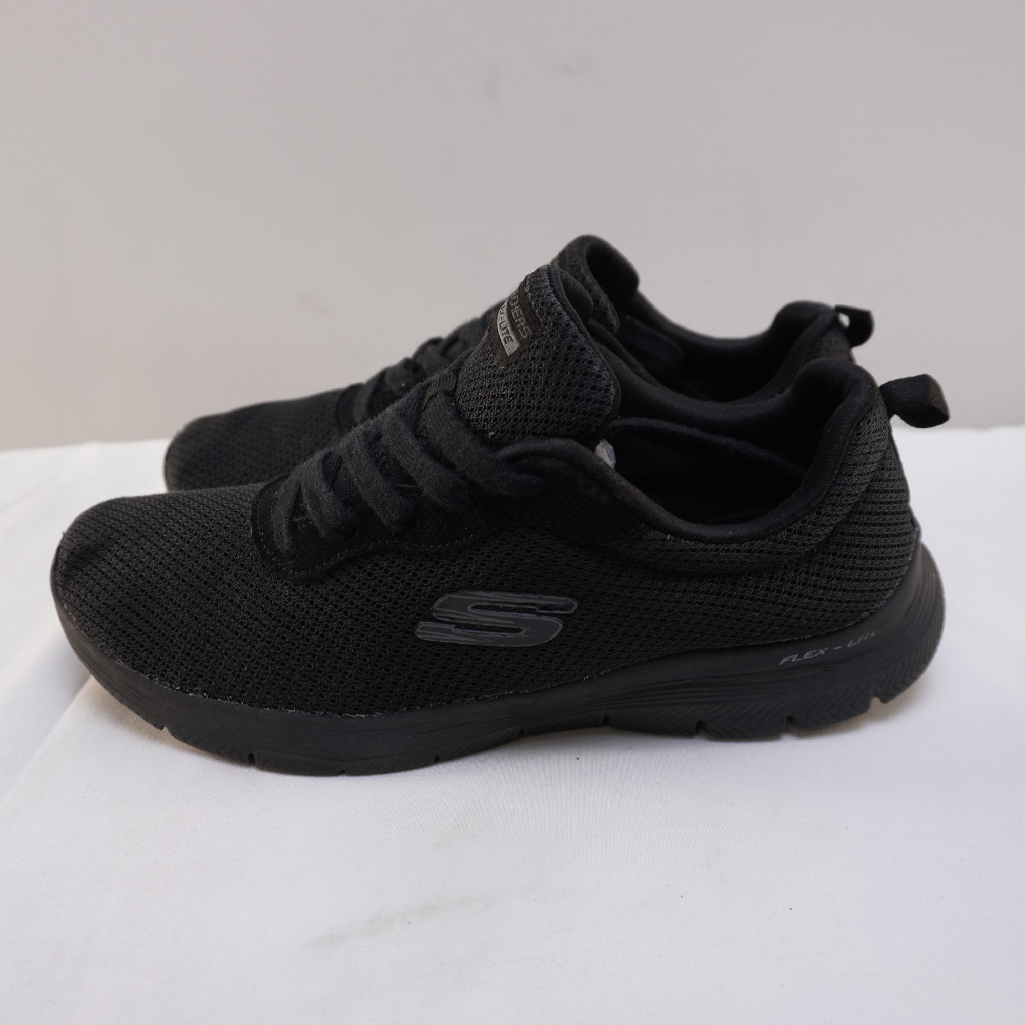 Zapatillas Skechers para Mujer Usadas - Negro, Talla 38