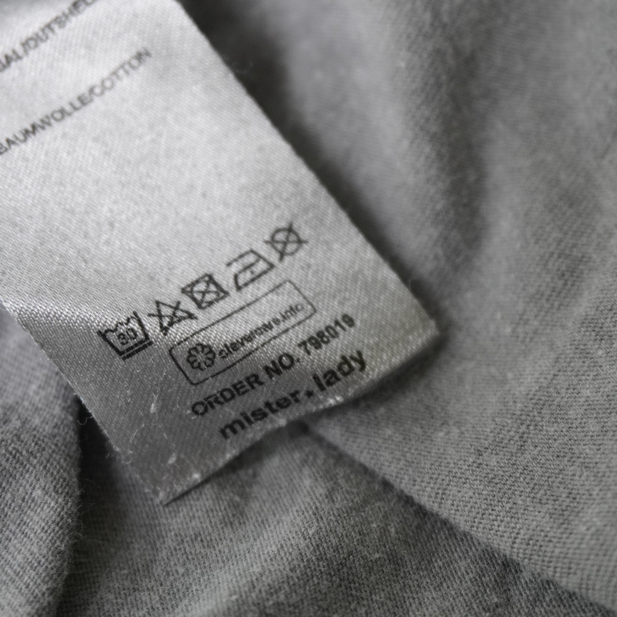 Camiseta de Manga Corta Much More para Hombre Usada - Gris, M