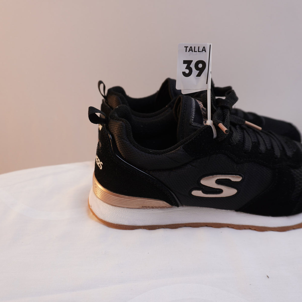 Zapatillas Skechers para Mujer Usadas - Negro, 39