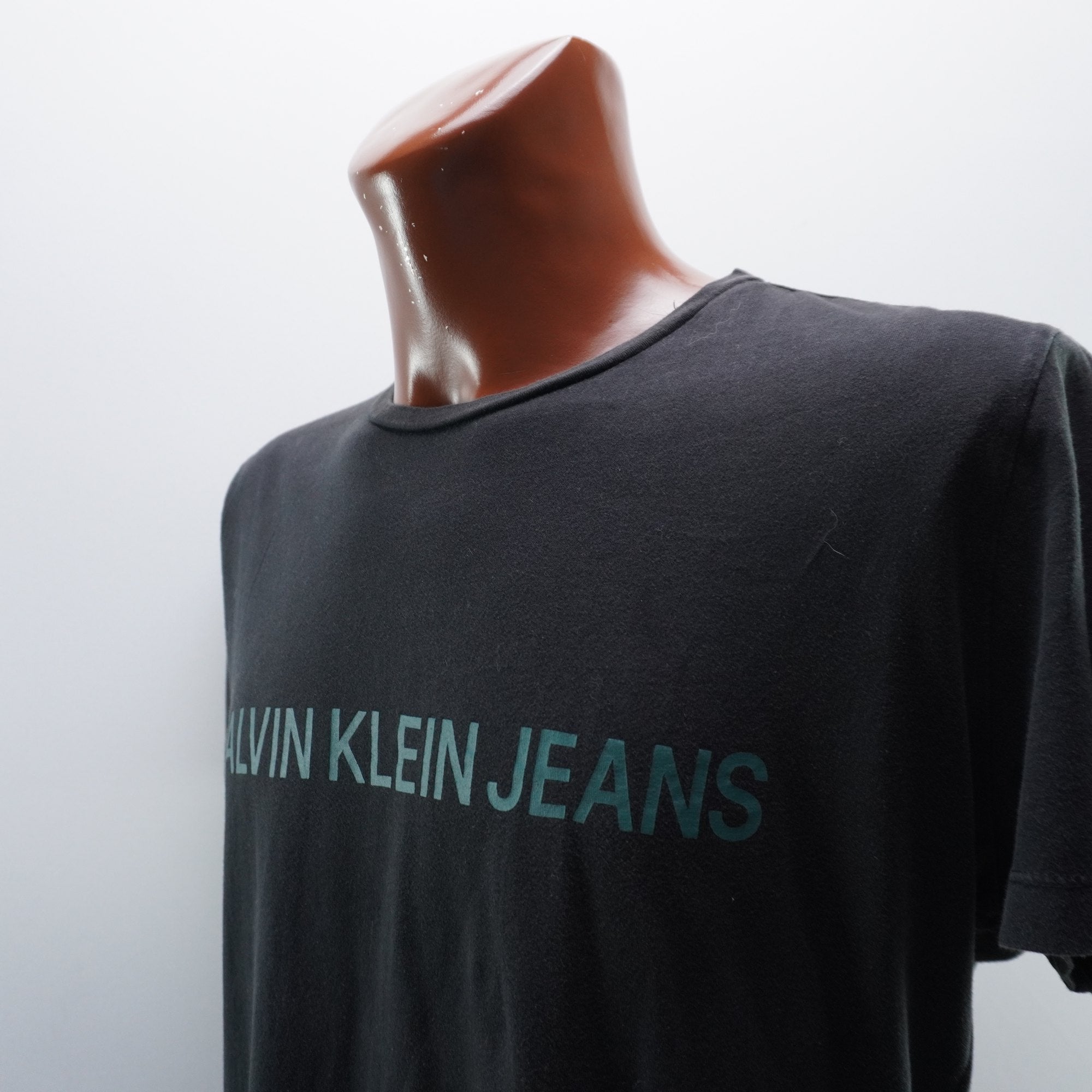 Camiseta de Manga Corta Calvin Klein para Mujer Usada - Negra, XL