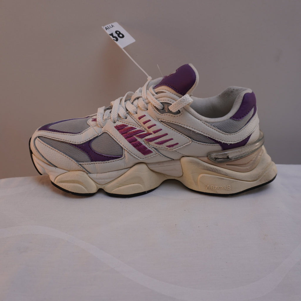 Zapatillas New Balance para Mujer Usadas - Blancas, Talla 38.5