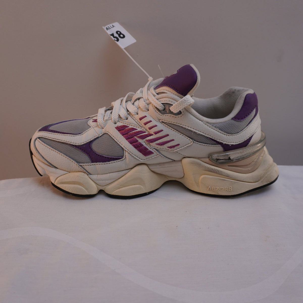 Zapatillas New Balance para Mujer Usadas - Blancas, Talla 38.5