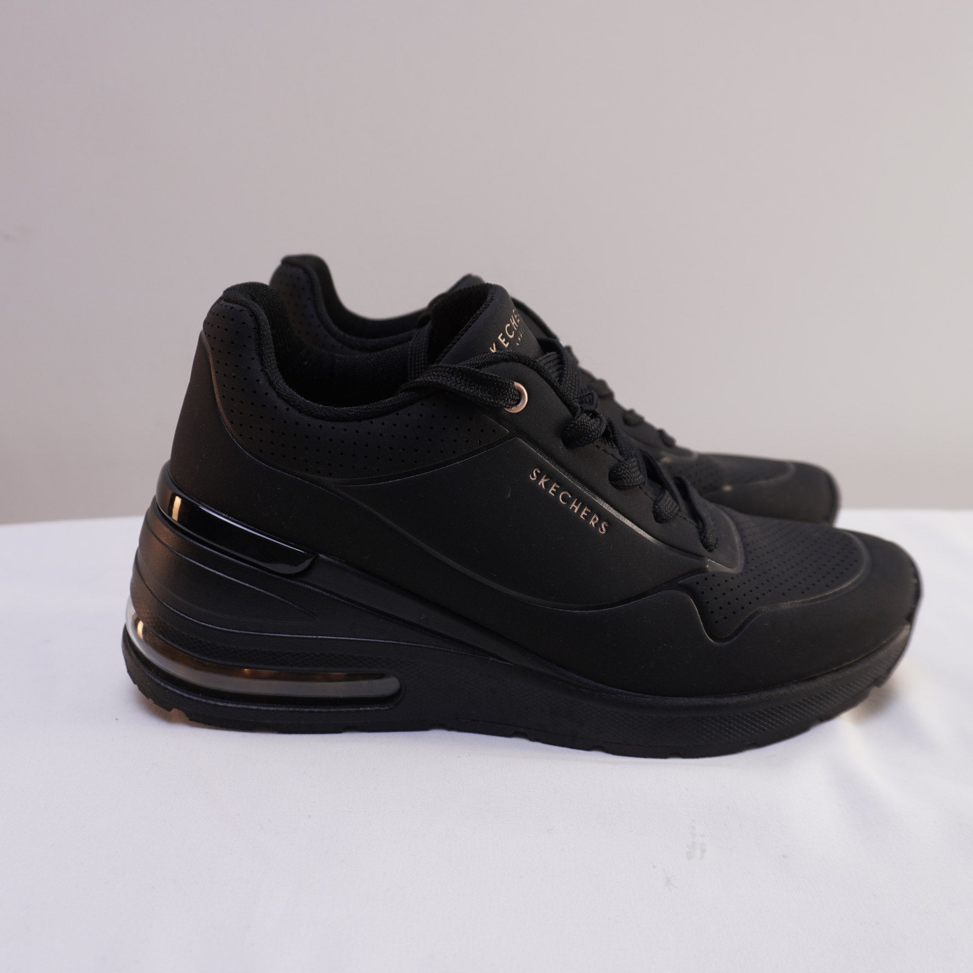 Zapatillas Skechers para Mujer Usadas - Negro, Talla 38