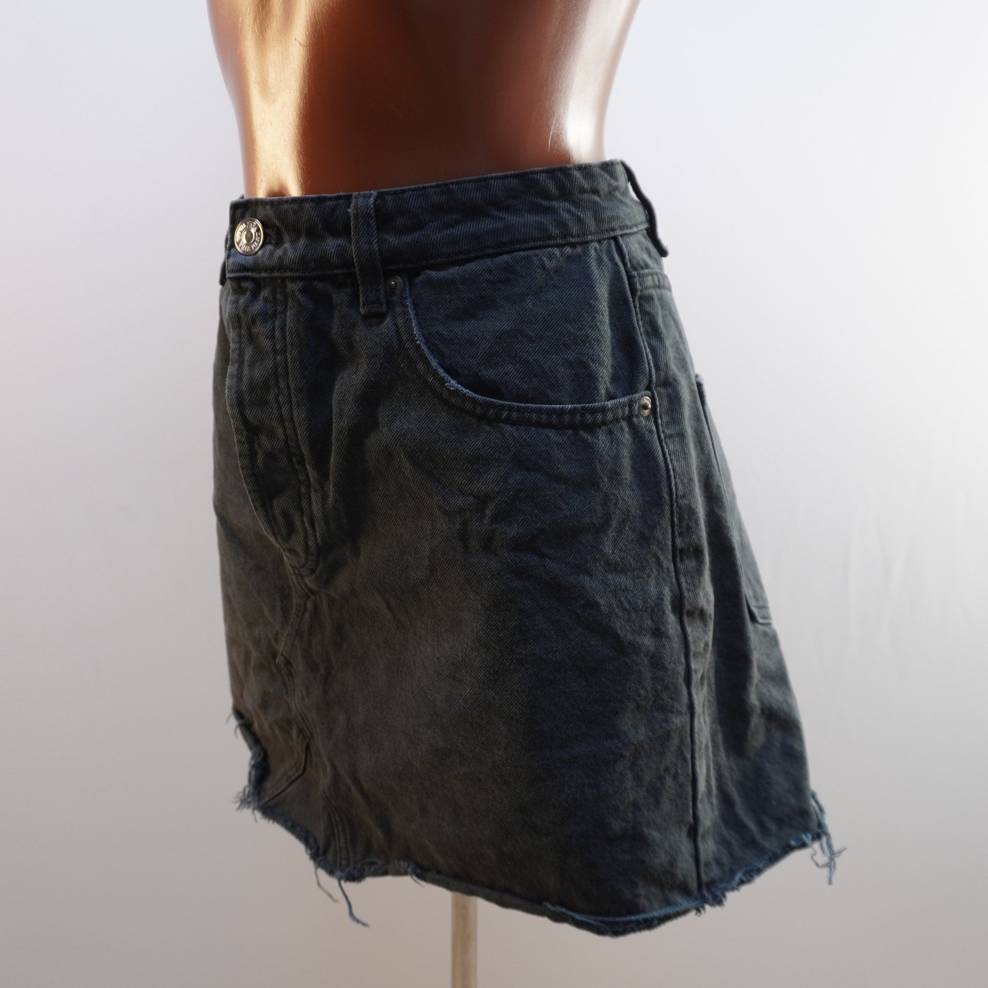 Falda Zara para Mujer Usada - Negra, L
