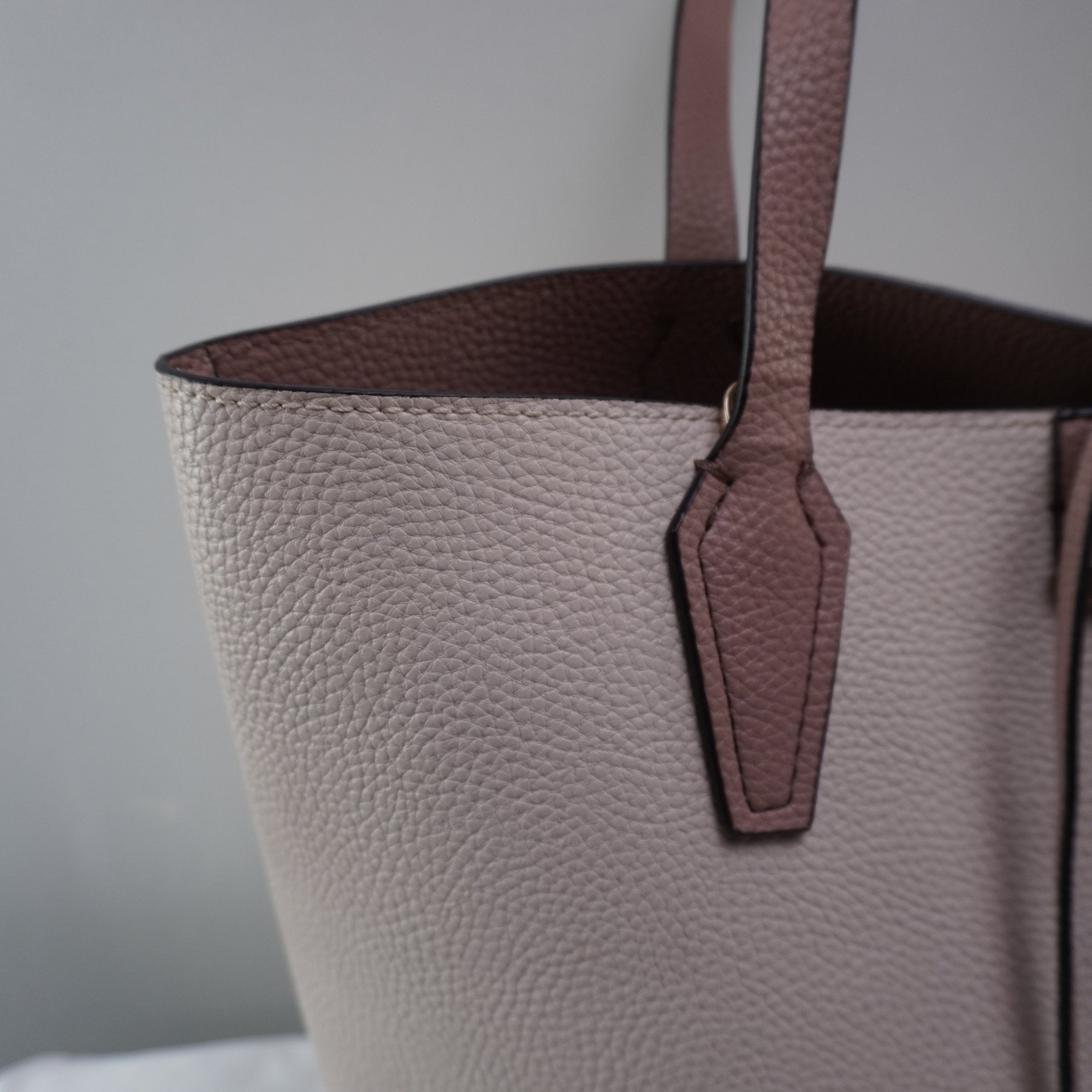 Bolso Baguette Guess para Mujer Usado - Rosa