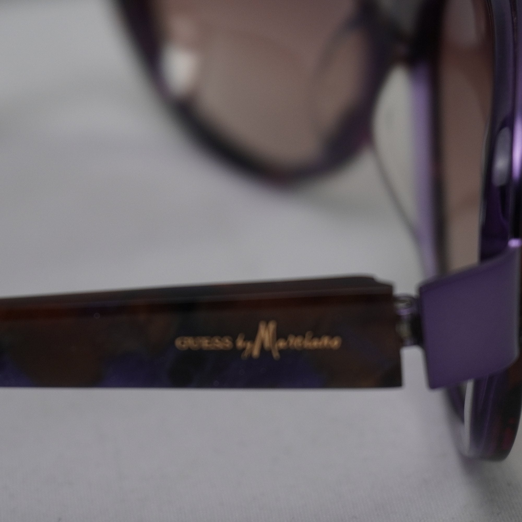 Gafas de Sol Guess Marciano para Mujeres Usadas - Púrpura, Muy Buen Estado