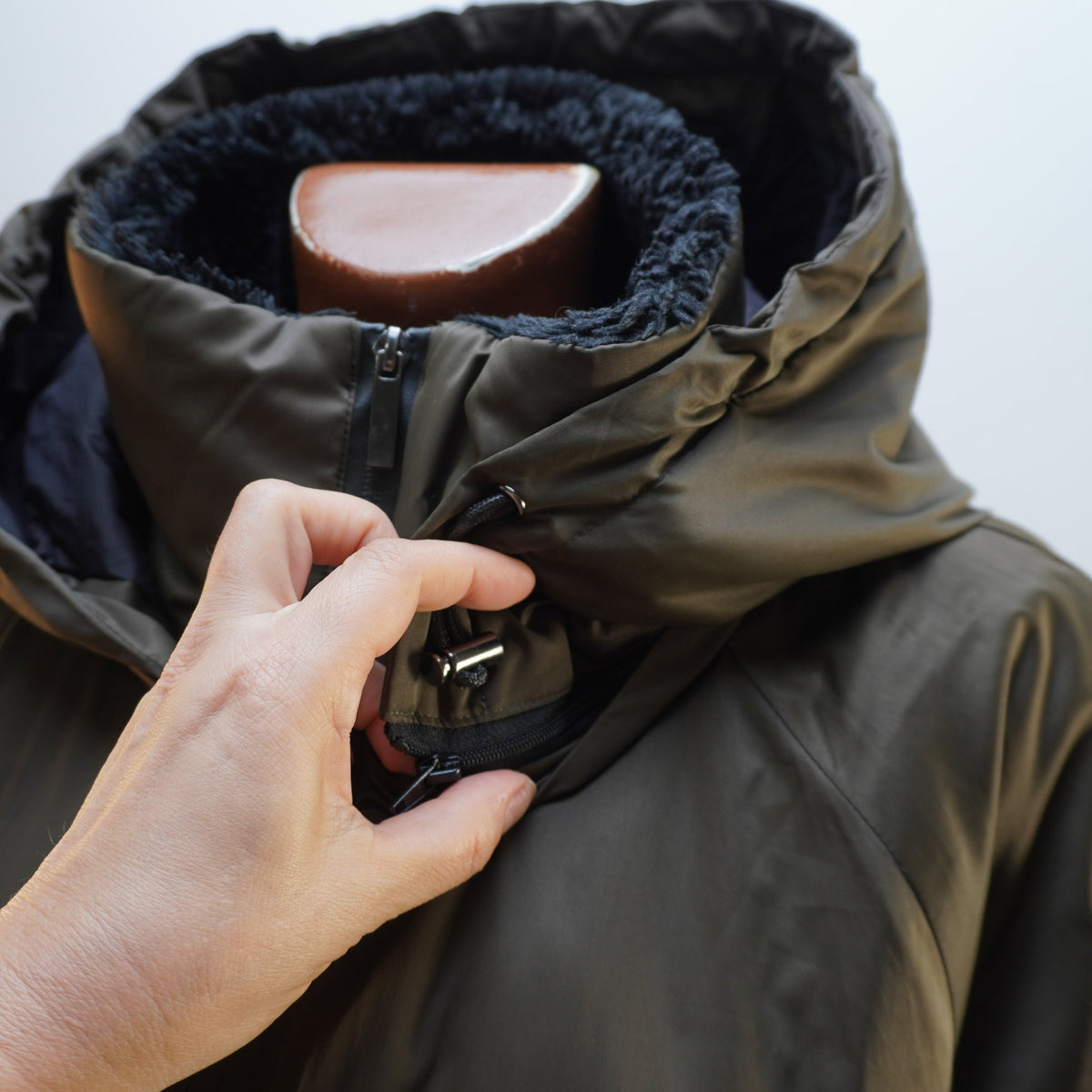 Parka Un Jour Ailleurs Paris para Mujer Usada - Verde, XL