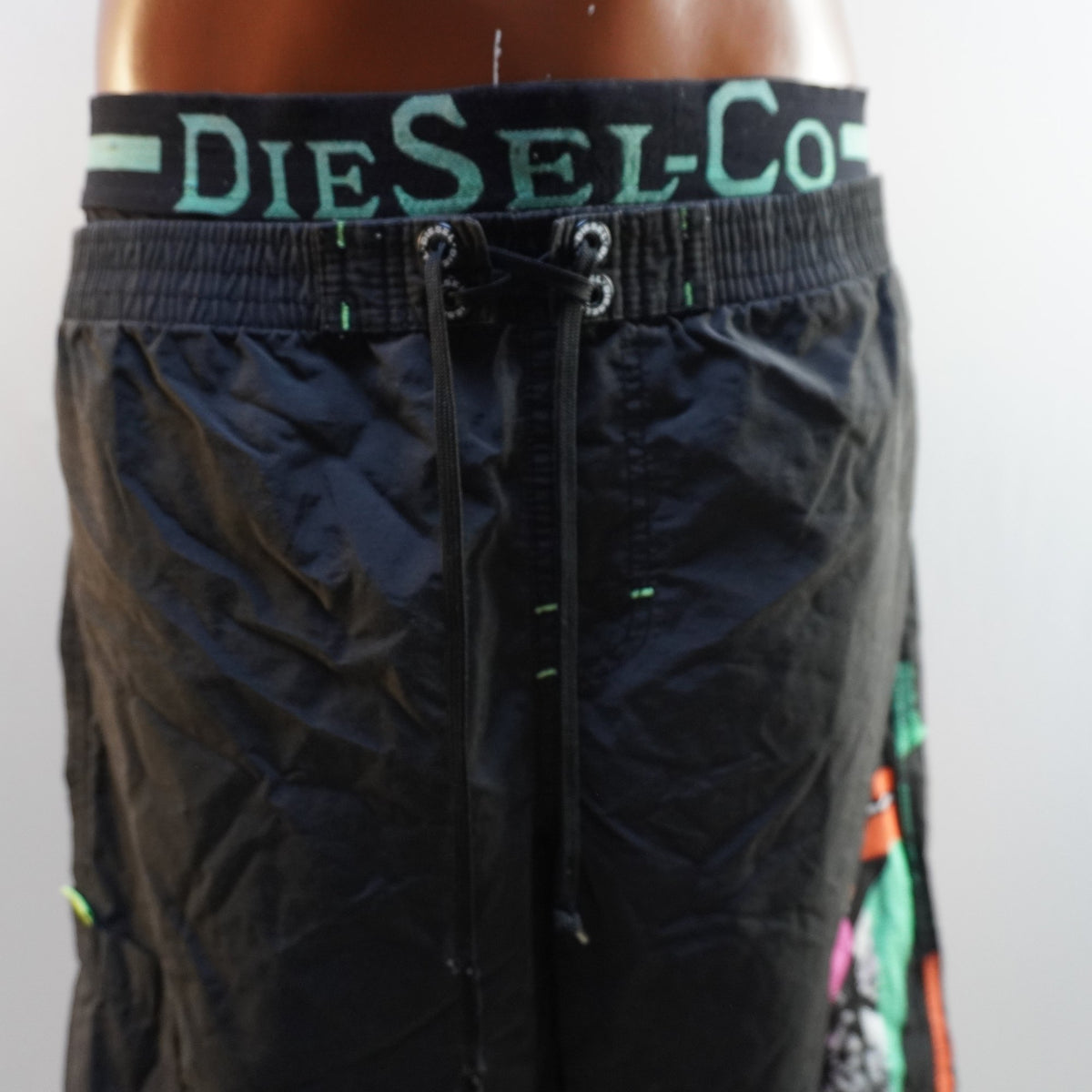 Bermudas Diesel para Hombre Usadas - Negros, L