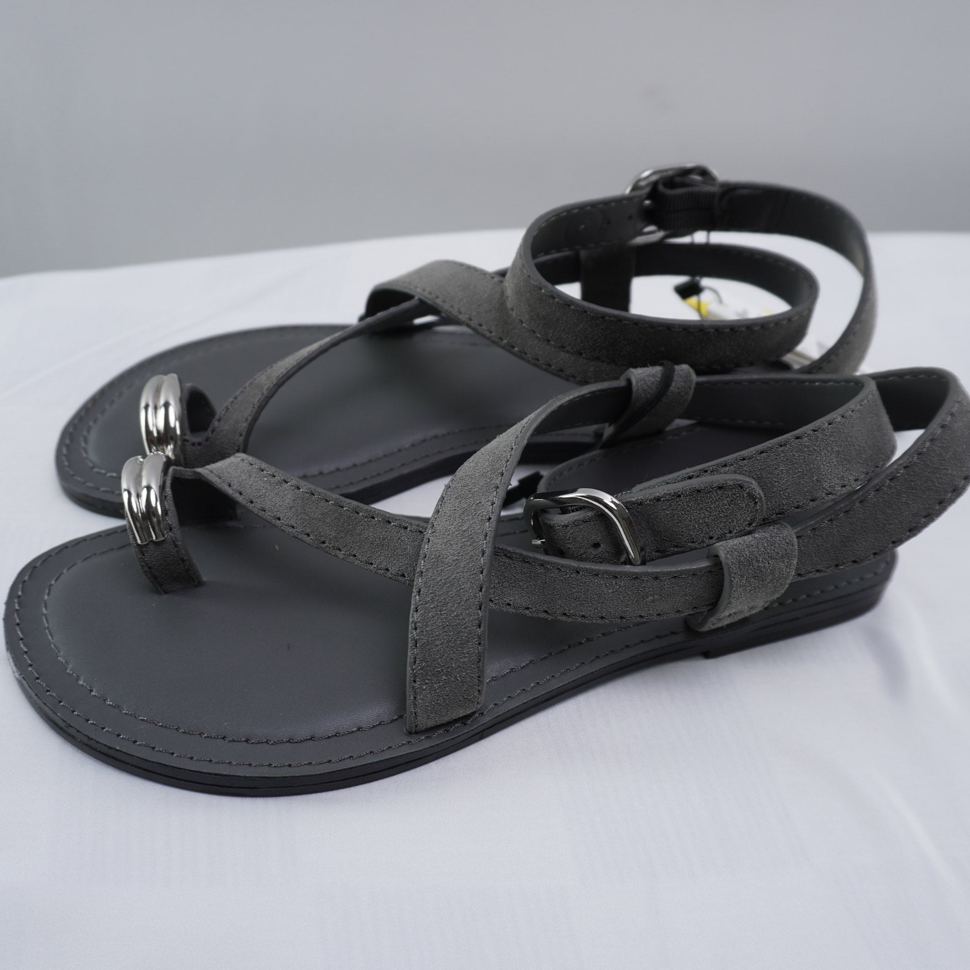 Sandalias Parfois para Mujer Usadas - Gris, Talla 39