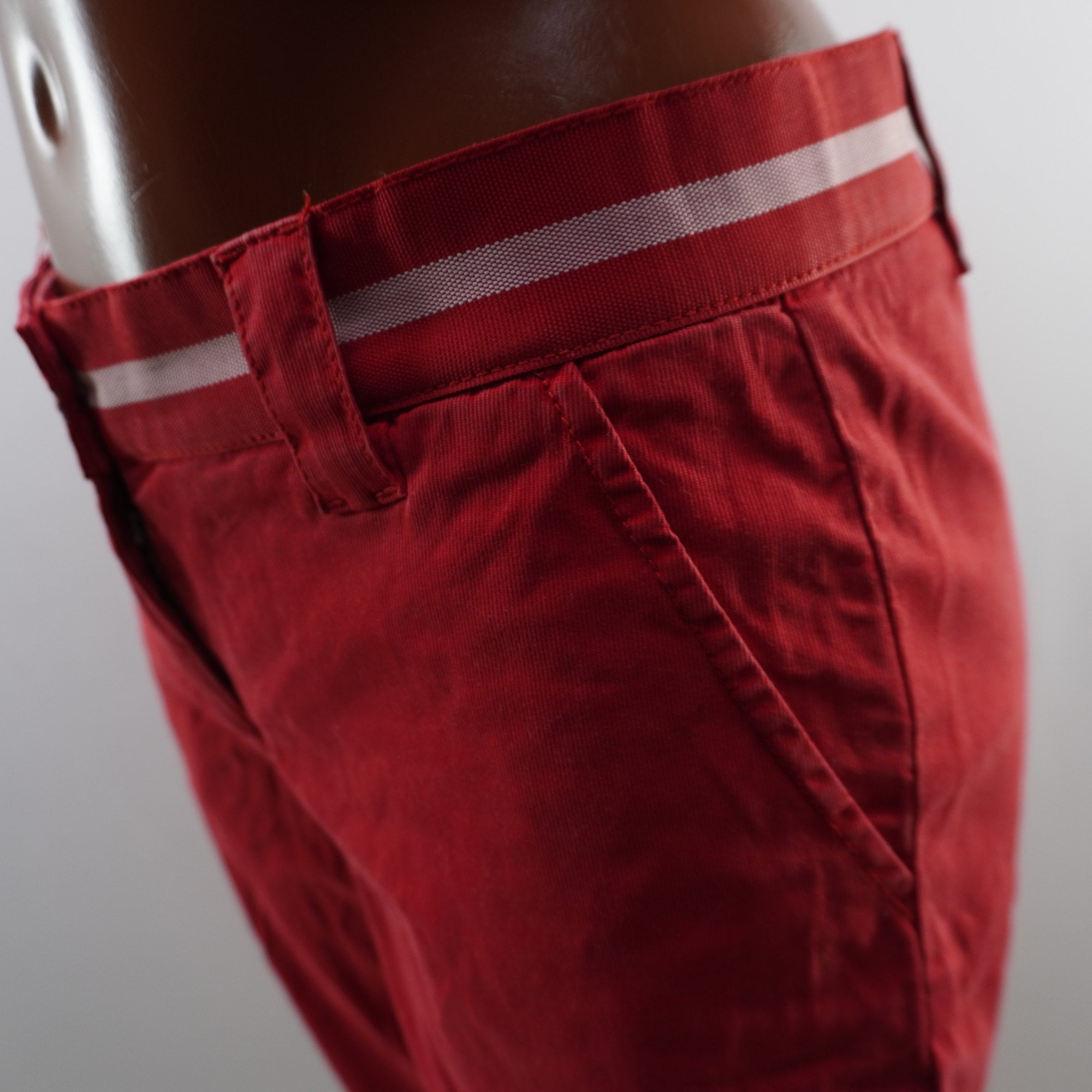 Pantalones Cortos Vaqueros Tommy Hilfiger para Mujer Usados - Rojo, S