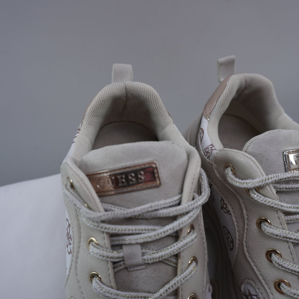 Zapatillas Guess para Mujer Usadas - Blancas, Talla 38