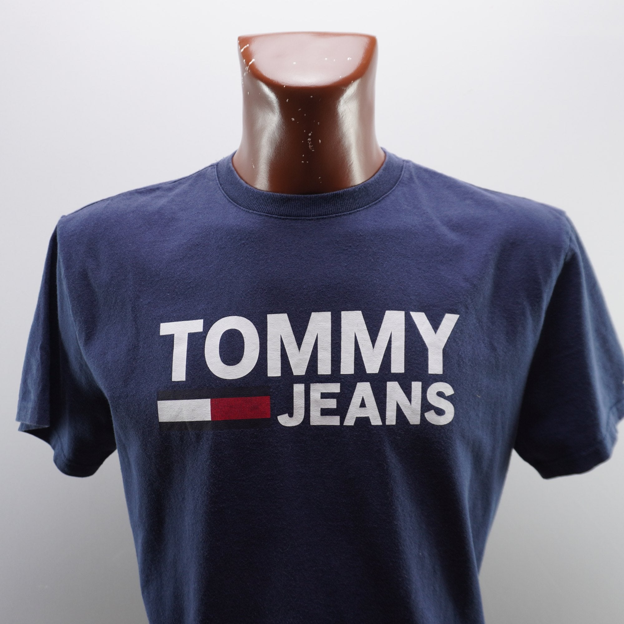 Camiseta de Manga Corta Tommy Hilfiger para Hombre - Azul Marino, Mediano (M), Usada en Muy Buen Estado
