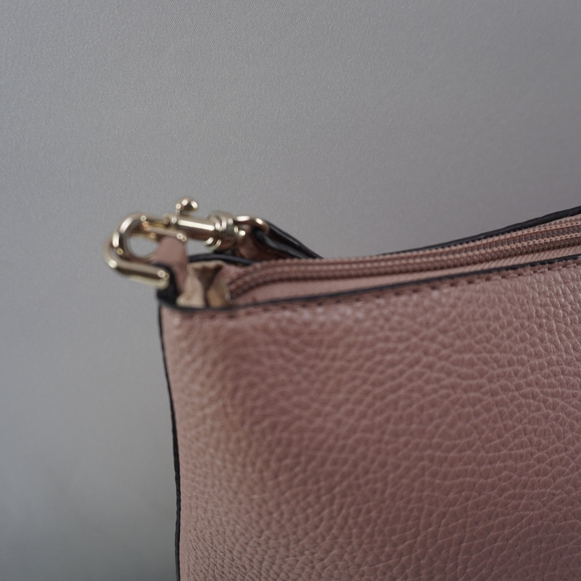 Bolso Baguette Guess para Mujer Usado - Rosa