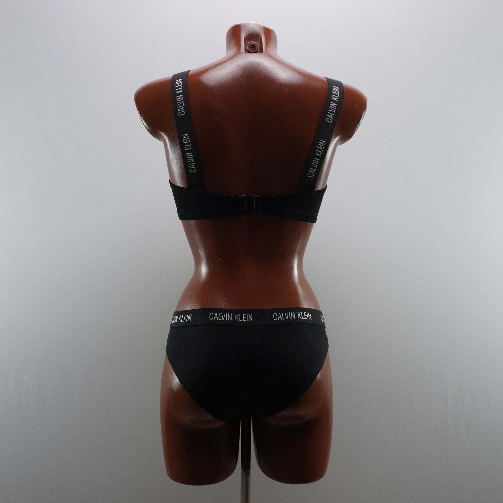 Parte Superior de Traje de Baño Calvin Klein para Mujer - Negro, S (Usado en Muy Buen Estado)