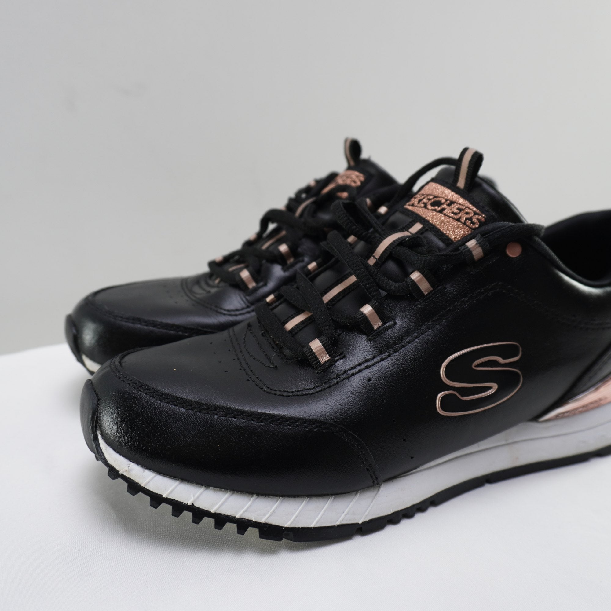 Zapatillas Skechers para Mujer Usadas - Negro, 38.5