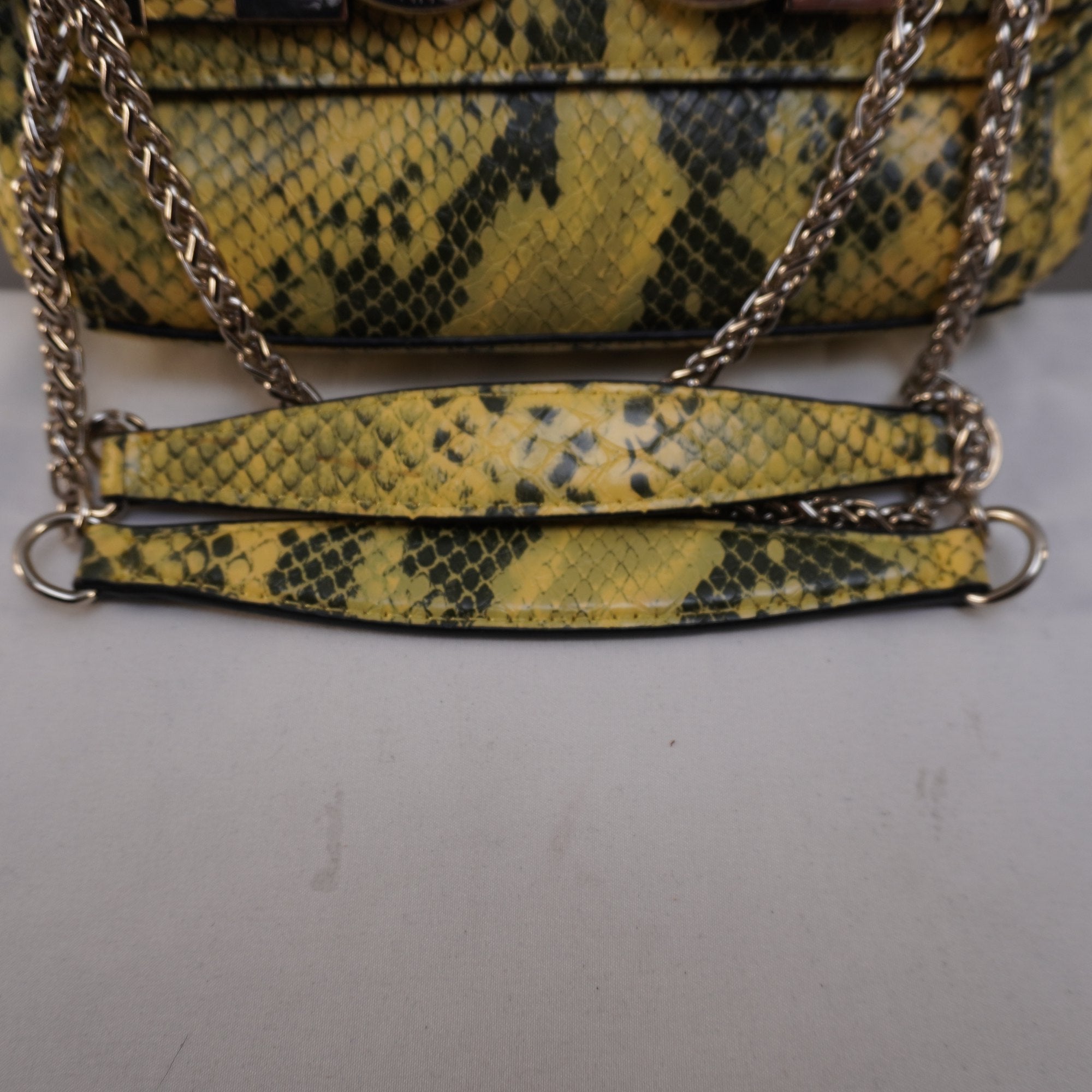 Bolso Baguette Guess para Mujeres Nuevos - Amarillo