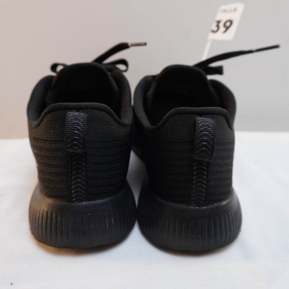 Zapatillas Skechers para Mujer Usadas - Negro, Talla 39