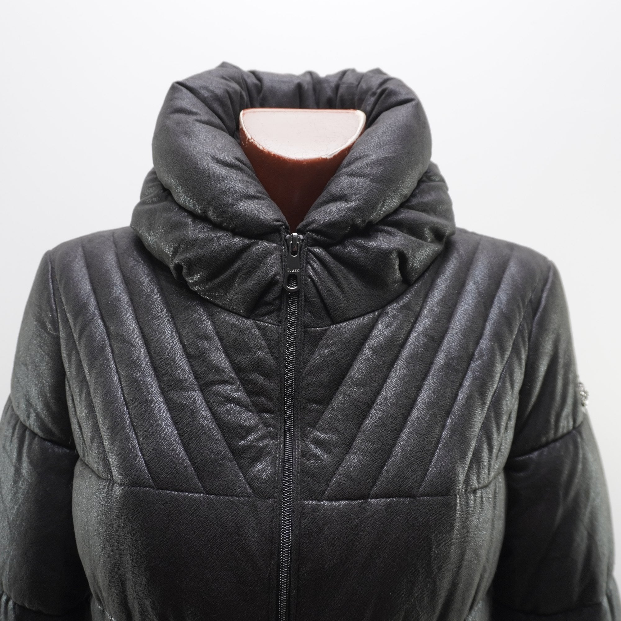 Parka Guess para Mujer Usada - Negra, L