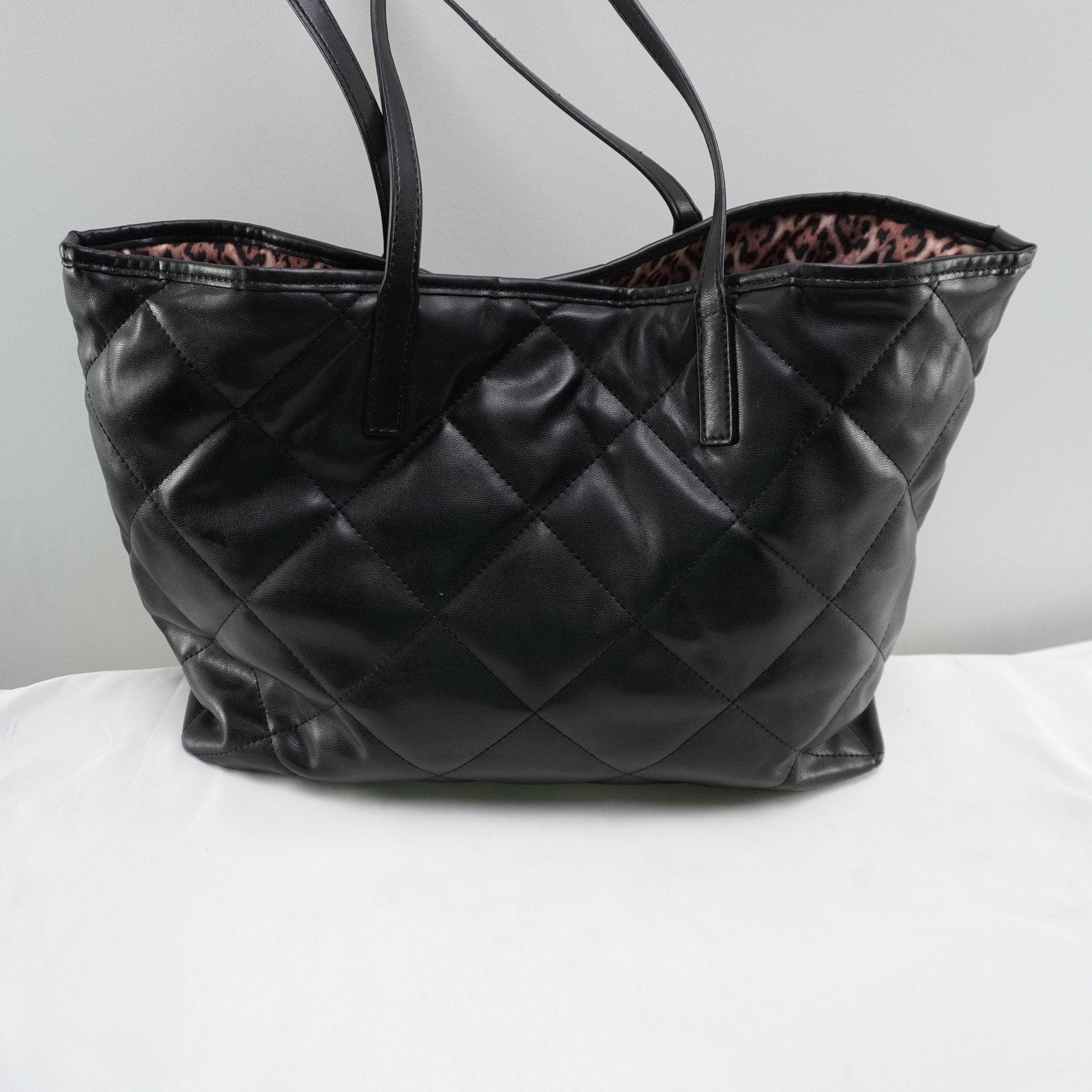 Bolso Baguette Guess para Mujer en Negro - Usado en Muy Buen Estado