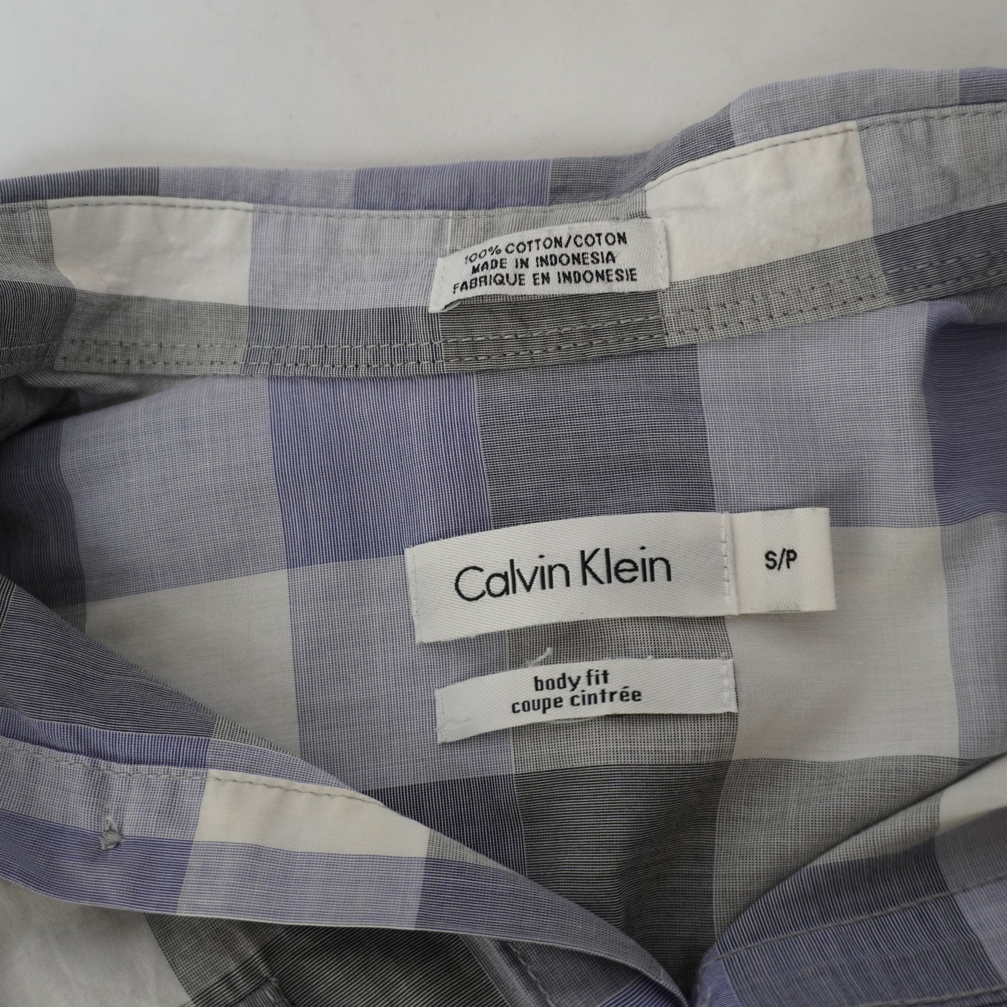 Camisa Henley Calvin Klein para Hombre Usada - Muy Buena Estado