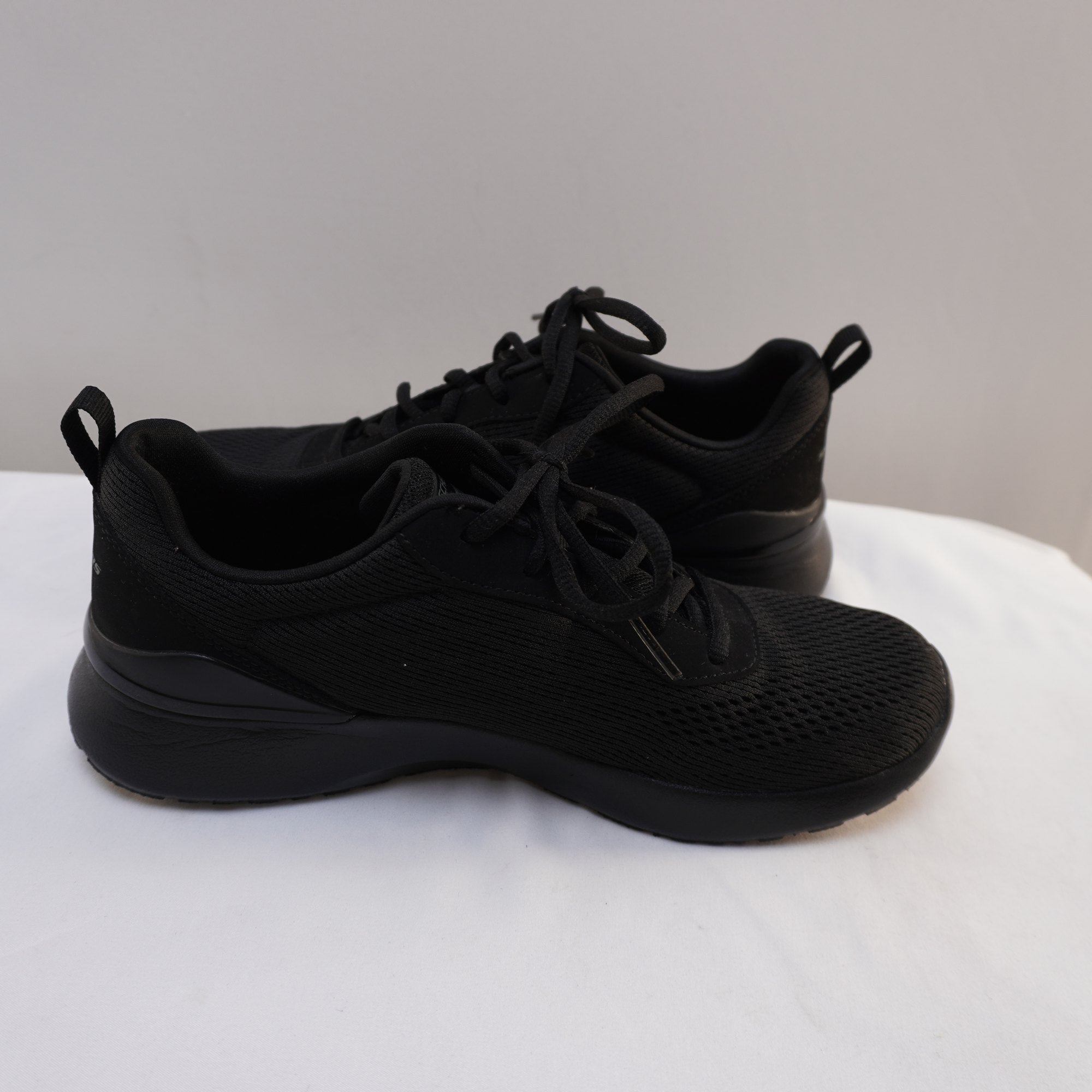 Zapatillas Skechers para Mujeres Usadas - Negro, Talla 39