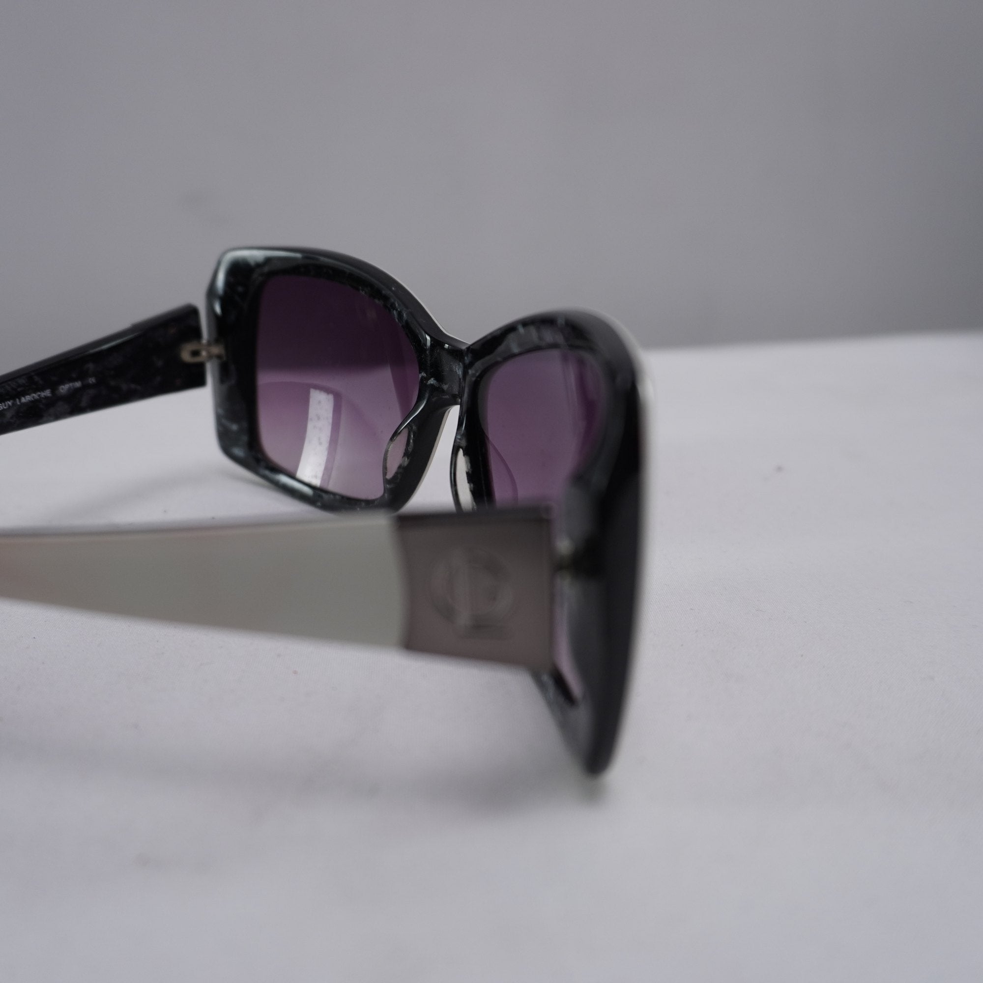 Gafas de Sol Guy Laroche para Mujer Usadas - Blancas