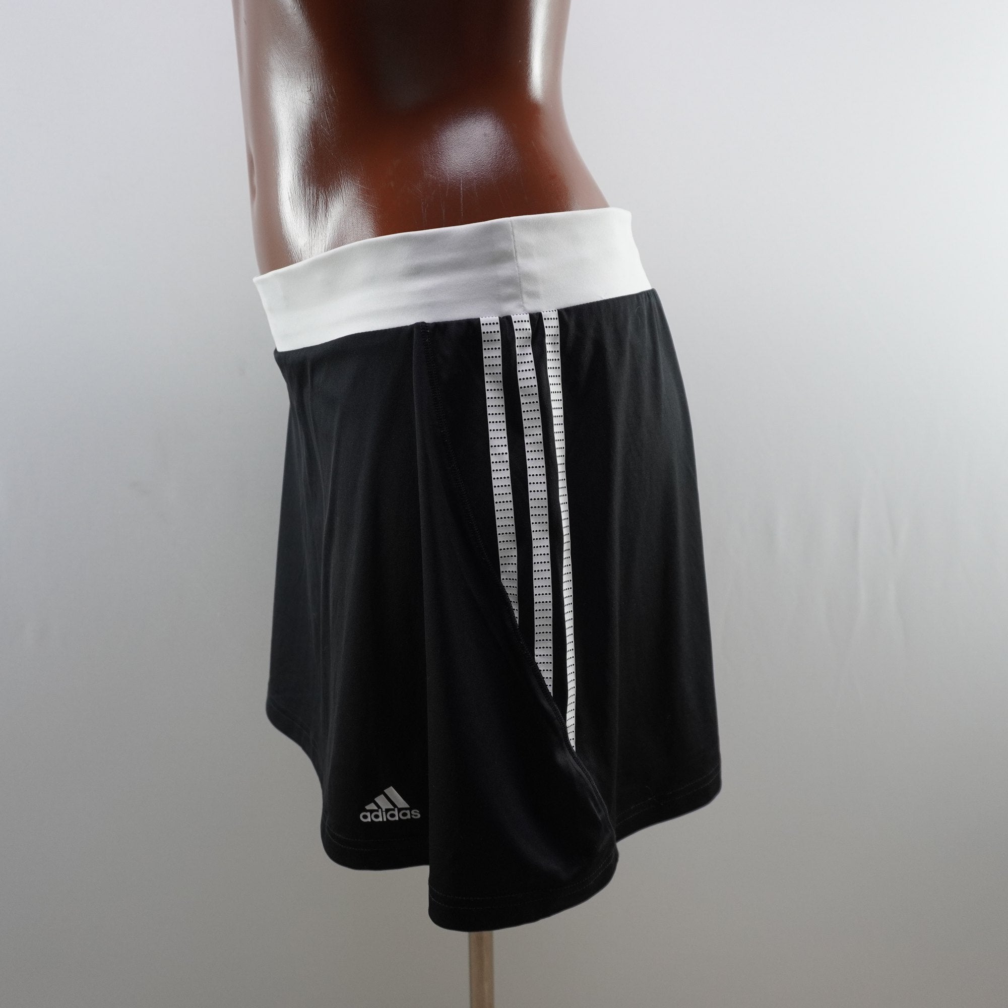 Falda Adidas para Mujer Usada - Negra, L