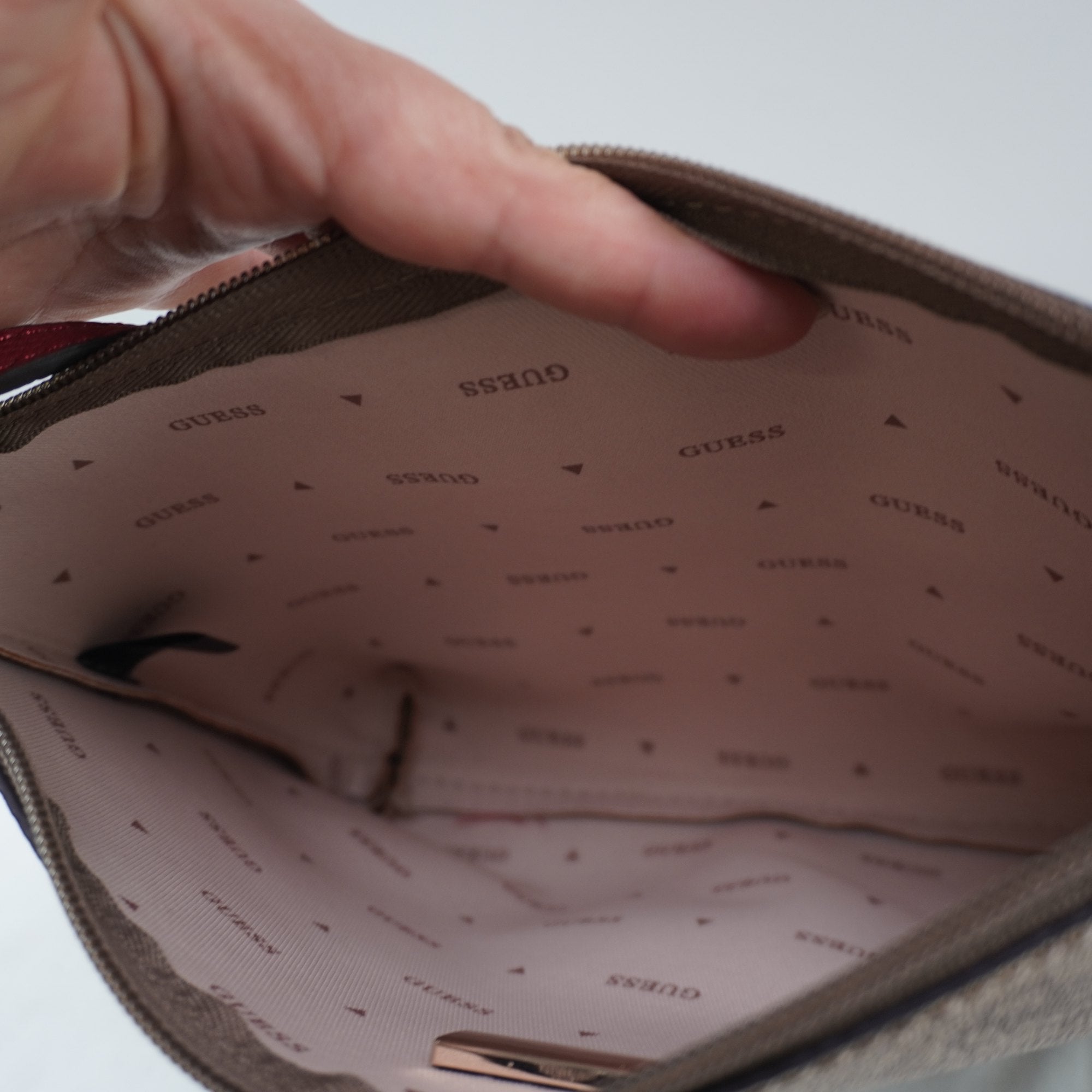 Bolso Baguette Guess para Mujer Usado - Marrón en Muy Buen Estado