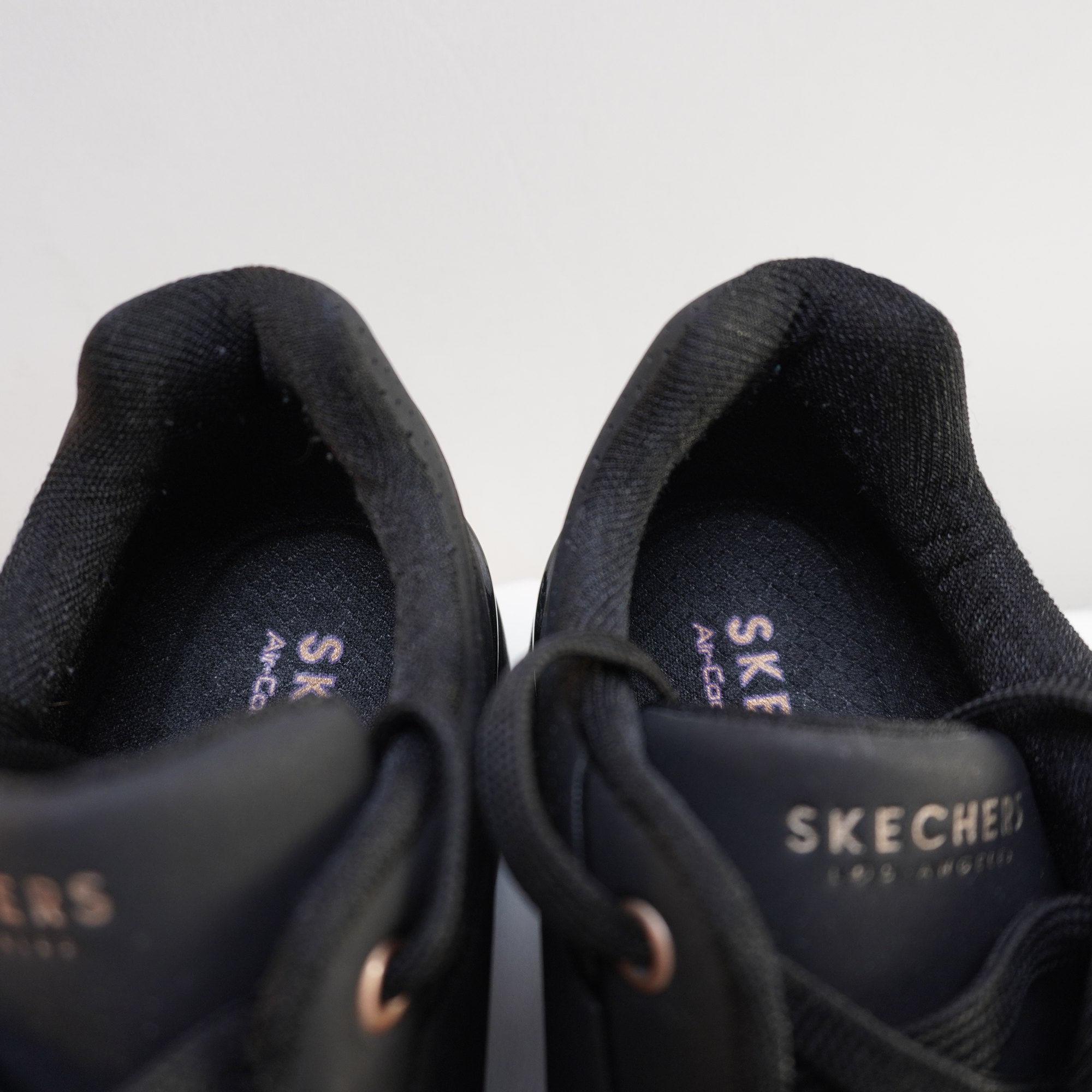 Zapatillas Skechers para Mujer Usadas - Negro, Talla 38