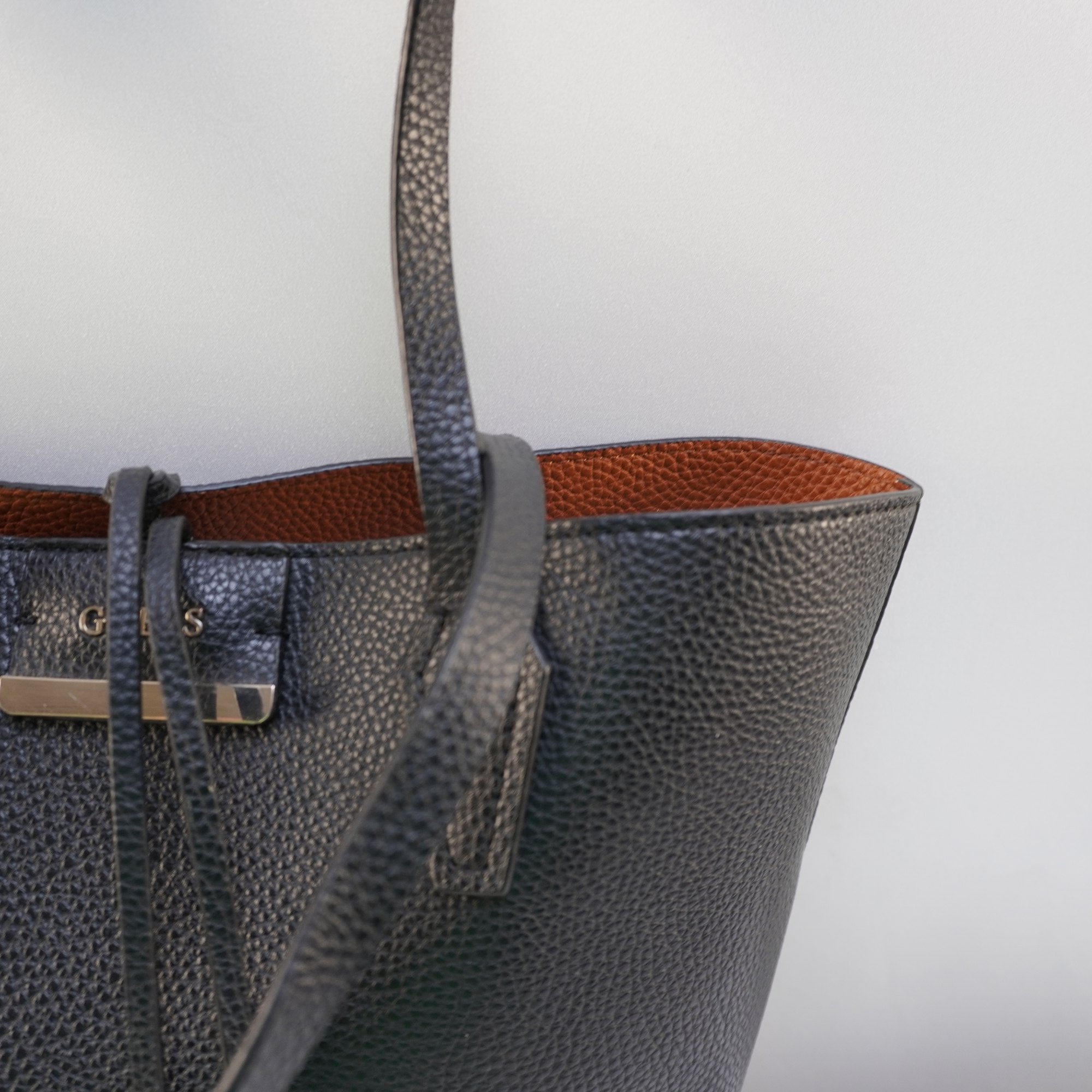 Bolso Baguette Guess para Mujer Usado - Negro, Muy Buen Estado
