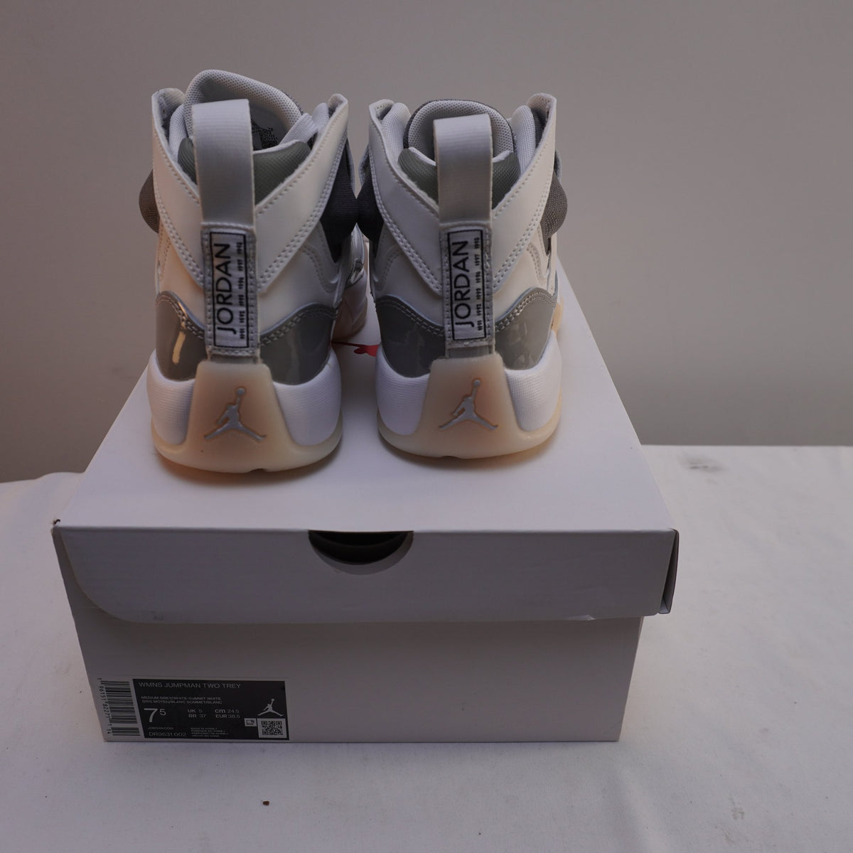 Zapatillas Jordan para Hombre Usadas - Blancas, Talla 38.5
