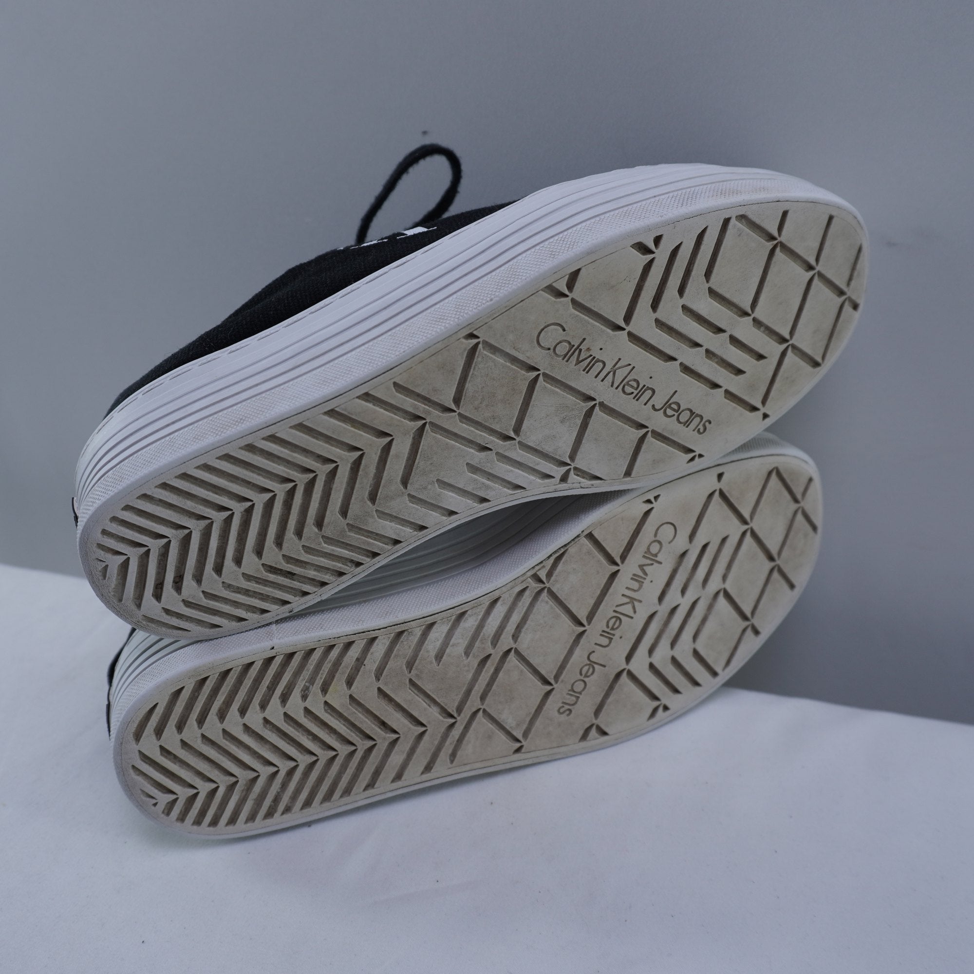 Zapatillas Calvin Klein para Mujer Usadas - Negros, Talla 38