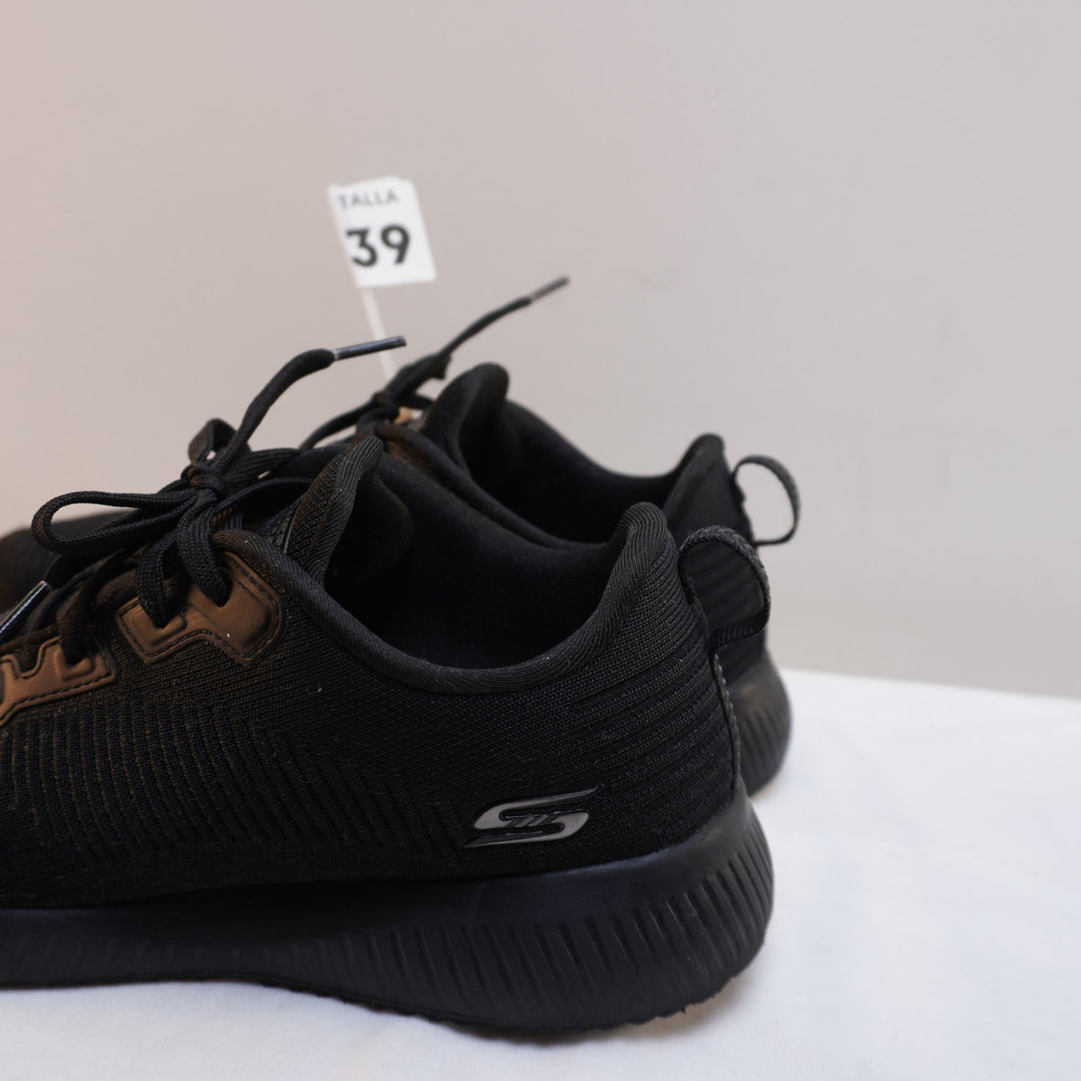 Zapatillas Skechers para Mujer Usadas - Negro, Talla 39