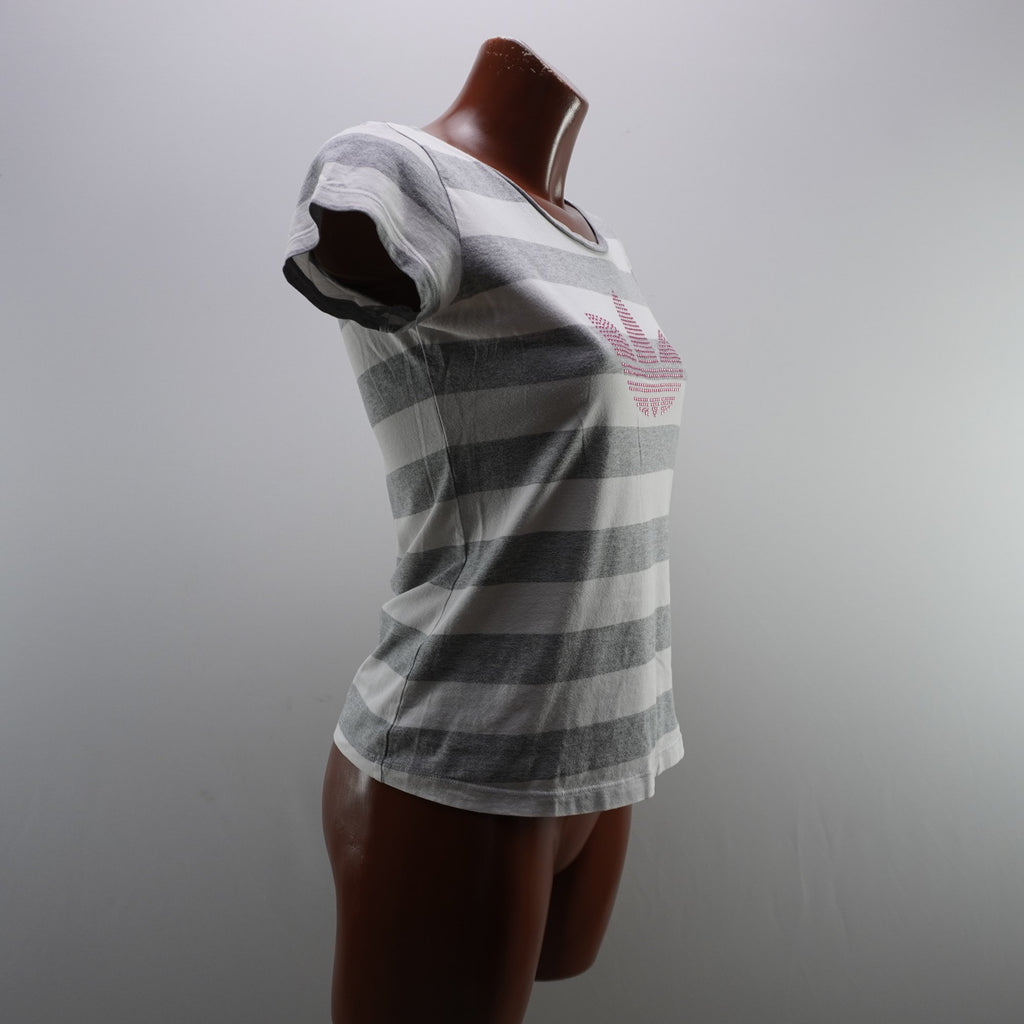 Camiseta de Manga Corta Adidas para Mujer - Gris, M, Usada en Muy Buen Estado