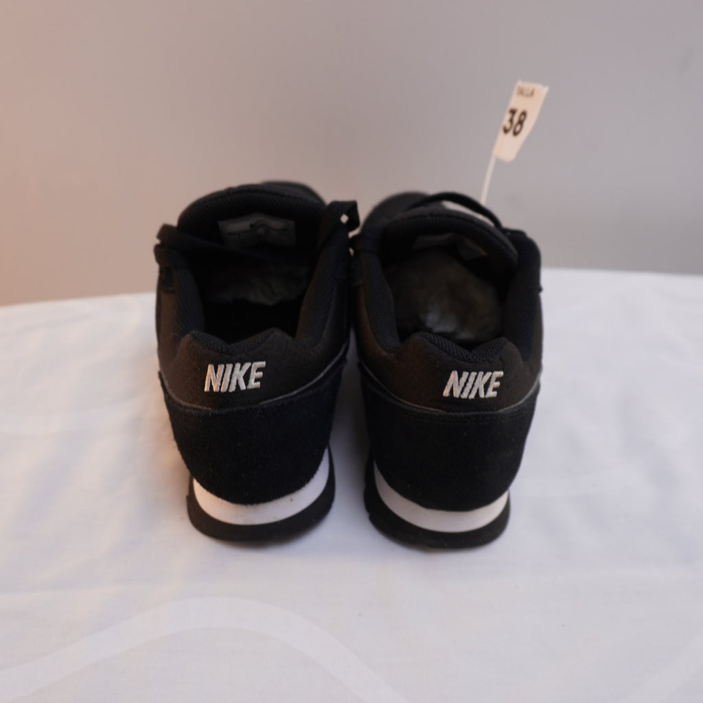 Zapatillas Nike para Mujer Usadas - Negro, Talla 38