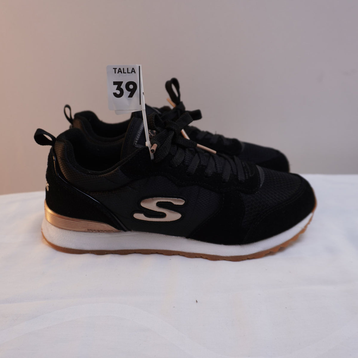 Zapatillas Skechers para Mujer Usadas - Negro, 39