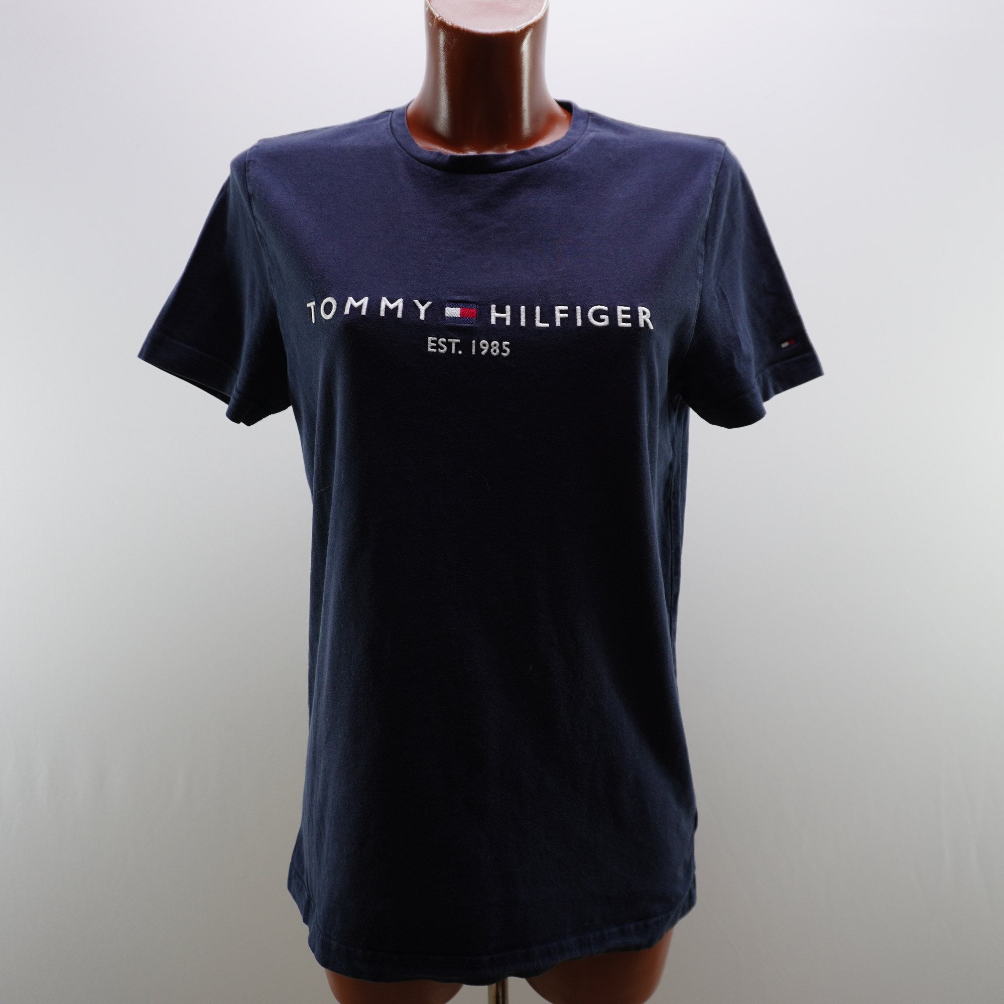 Camiseta de Manga Corta Tommy Hilfiger para Mujer - Azul Marino, M (Usada, Muy Buen Estado)