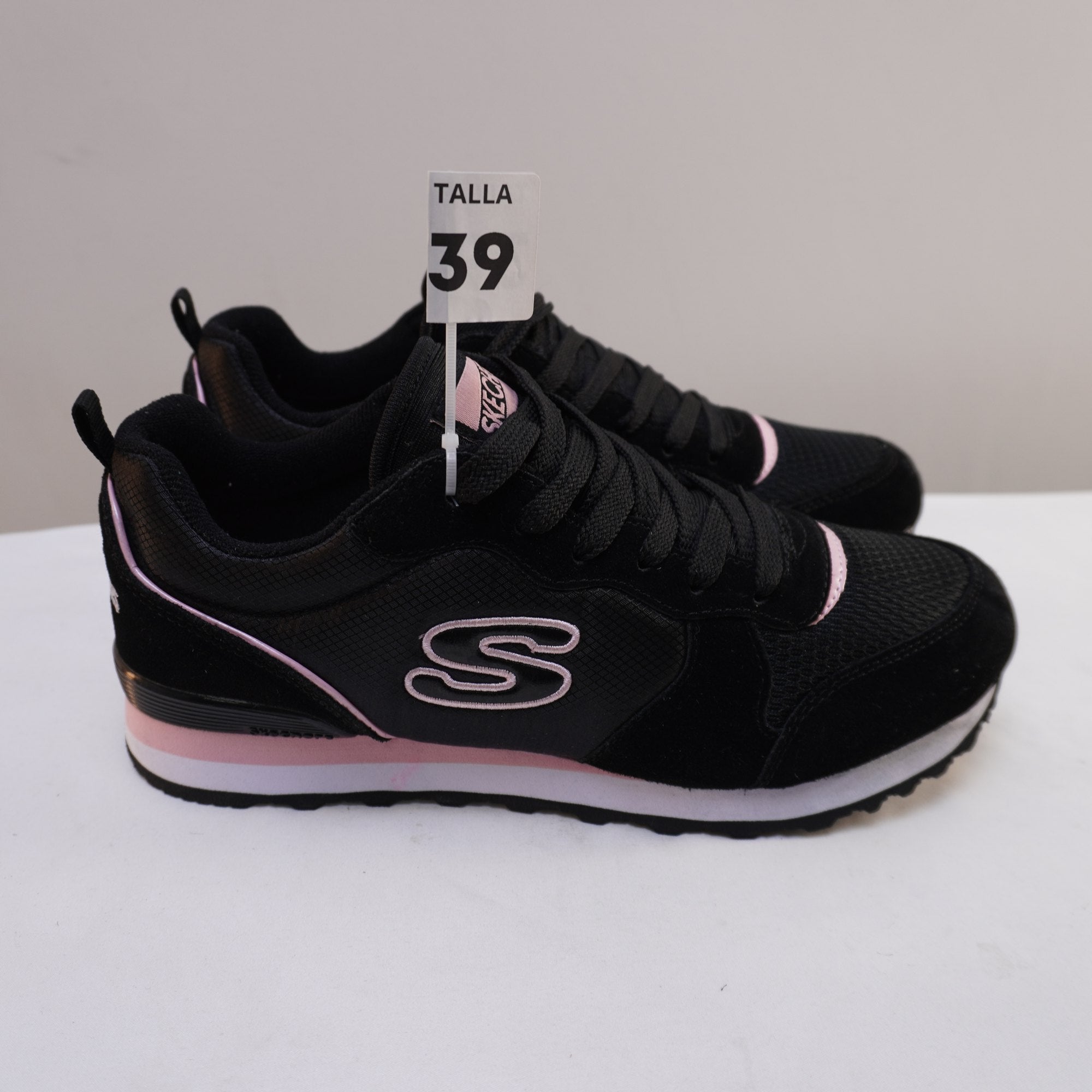 Zapatillas Skechers para Mujer Nuevas - Negros, Talla 39