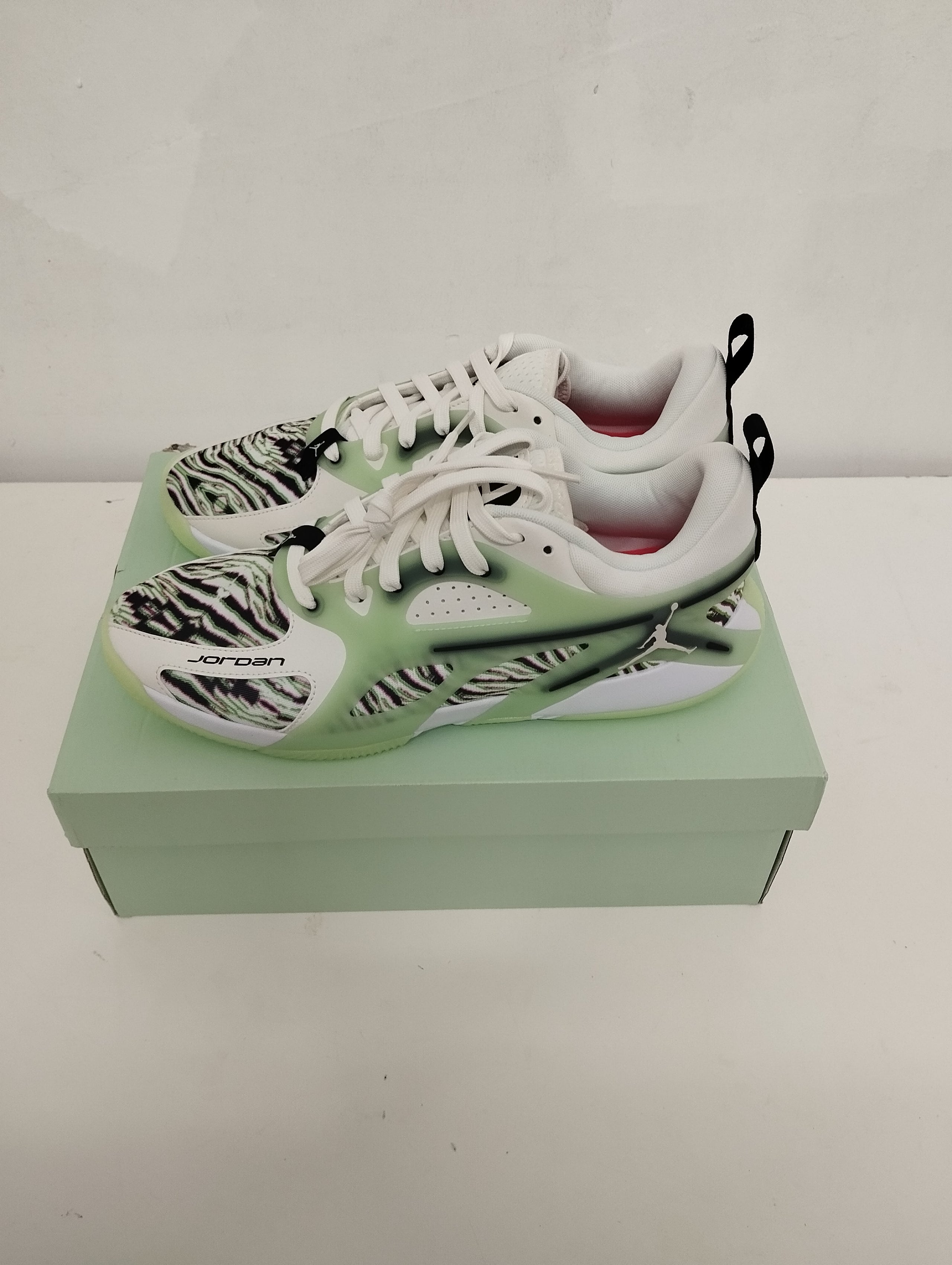 New Men's Jordan Heir Sneakers - White, Size 43