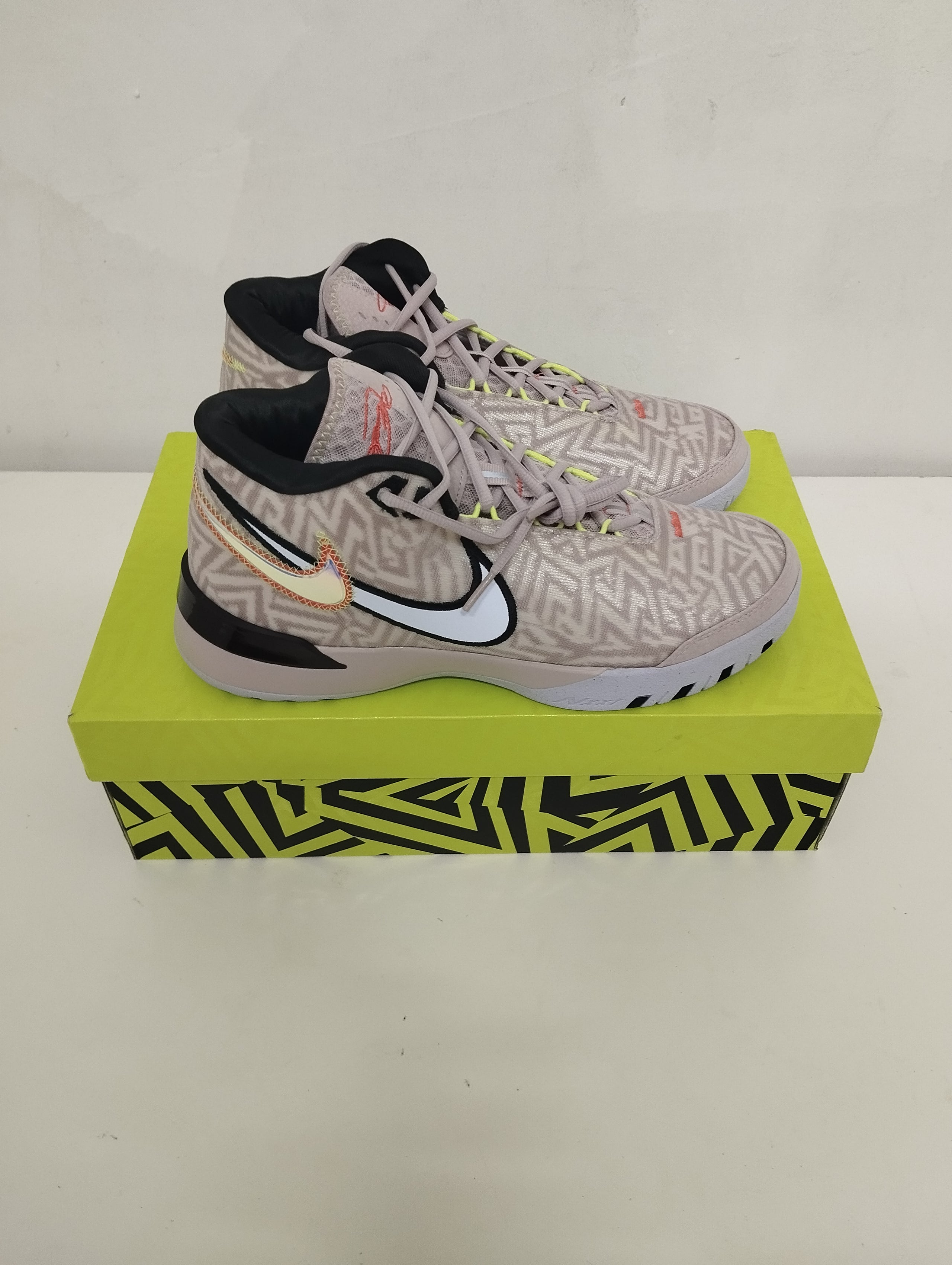 New Men's Nike Lebron NXXT Genius Amethyst Sneakers - White, Size 44