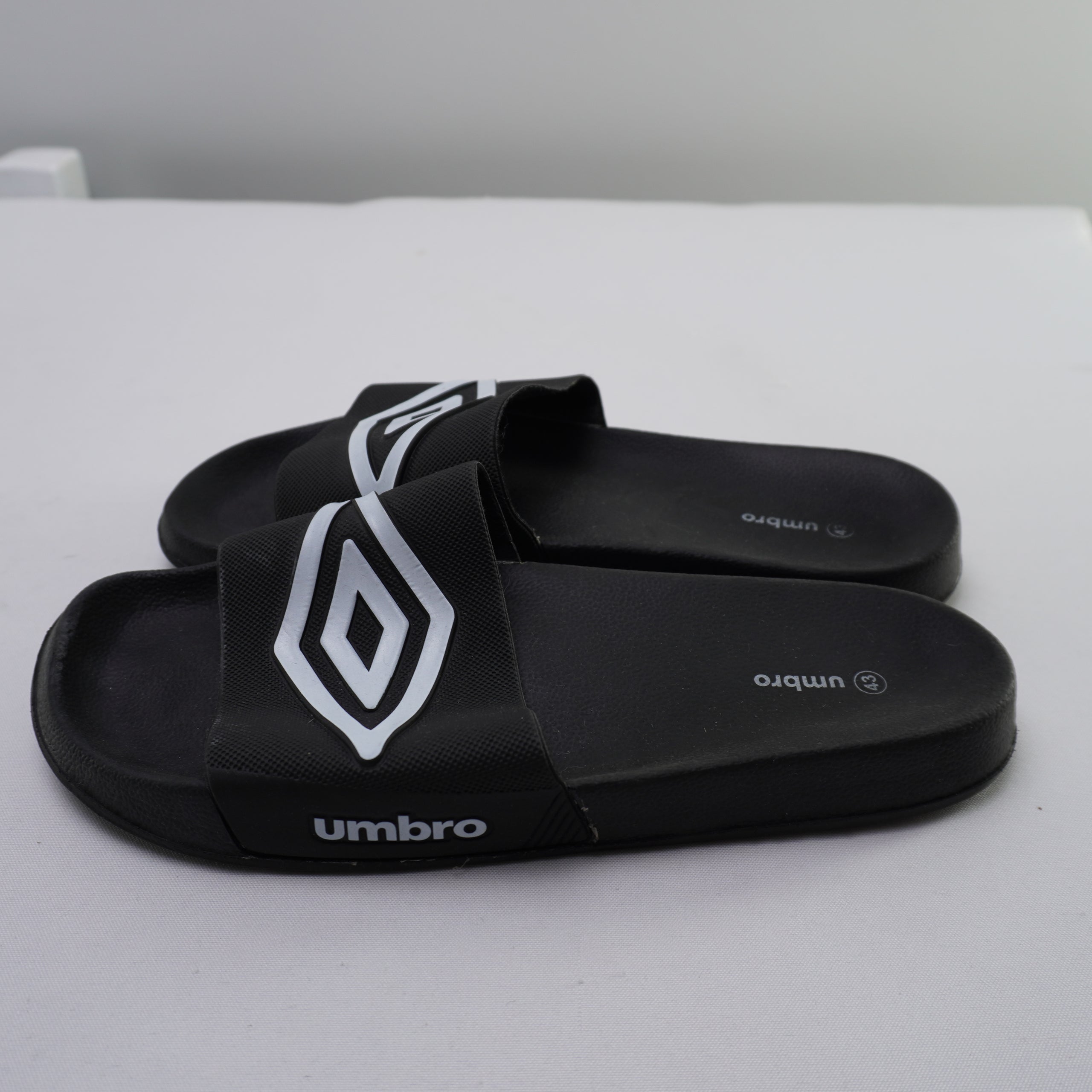 Zapatos Umbro para Hombre Usados - Negro, Talla 43