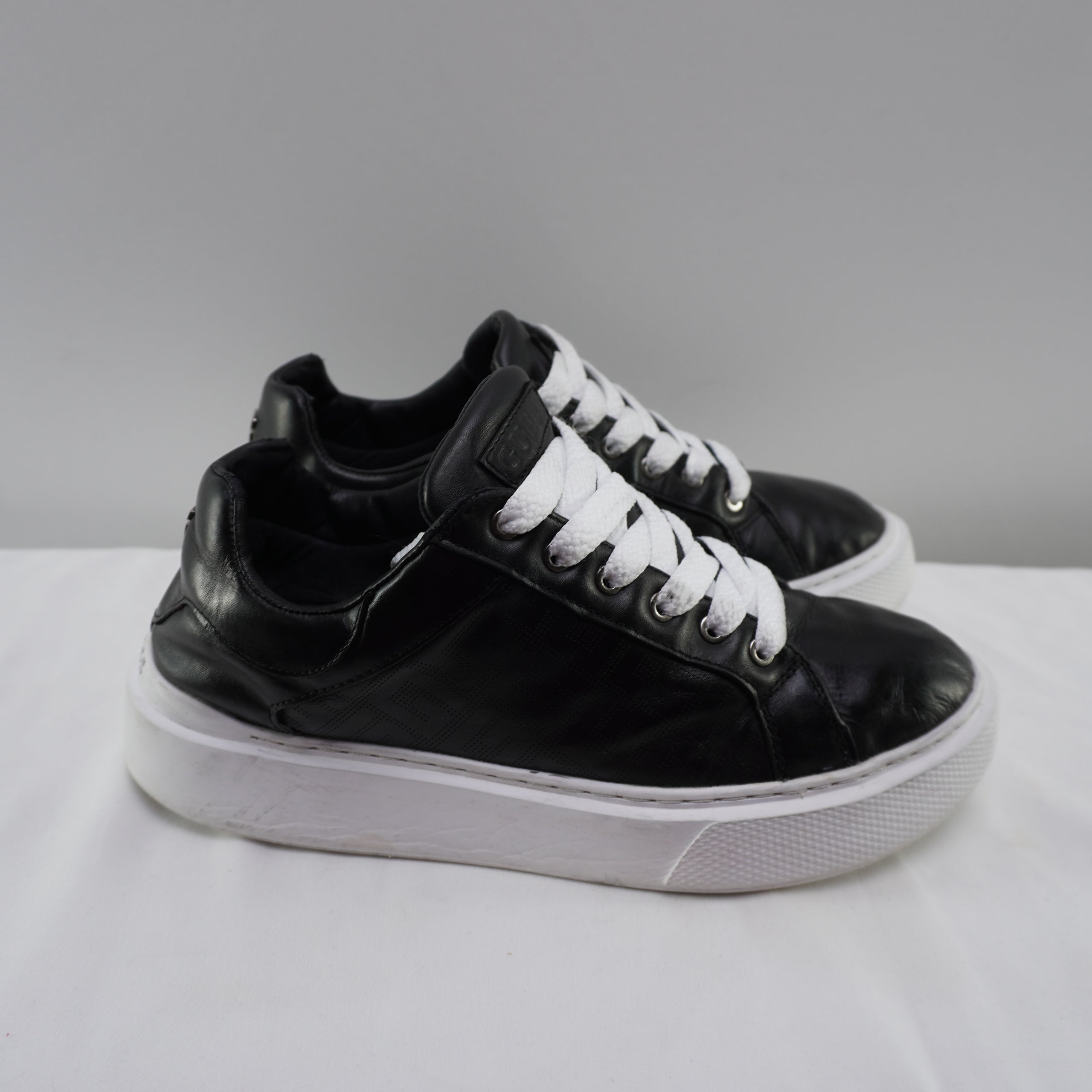 Zapatillas Guess para Mujer Usadas - Negro, Talla 40