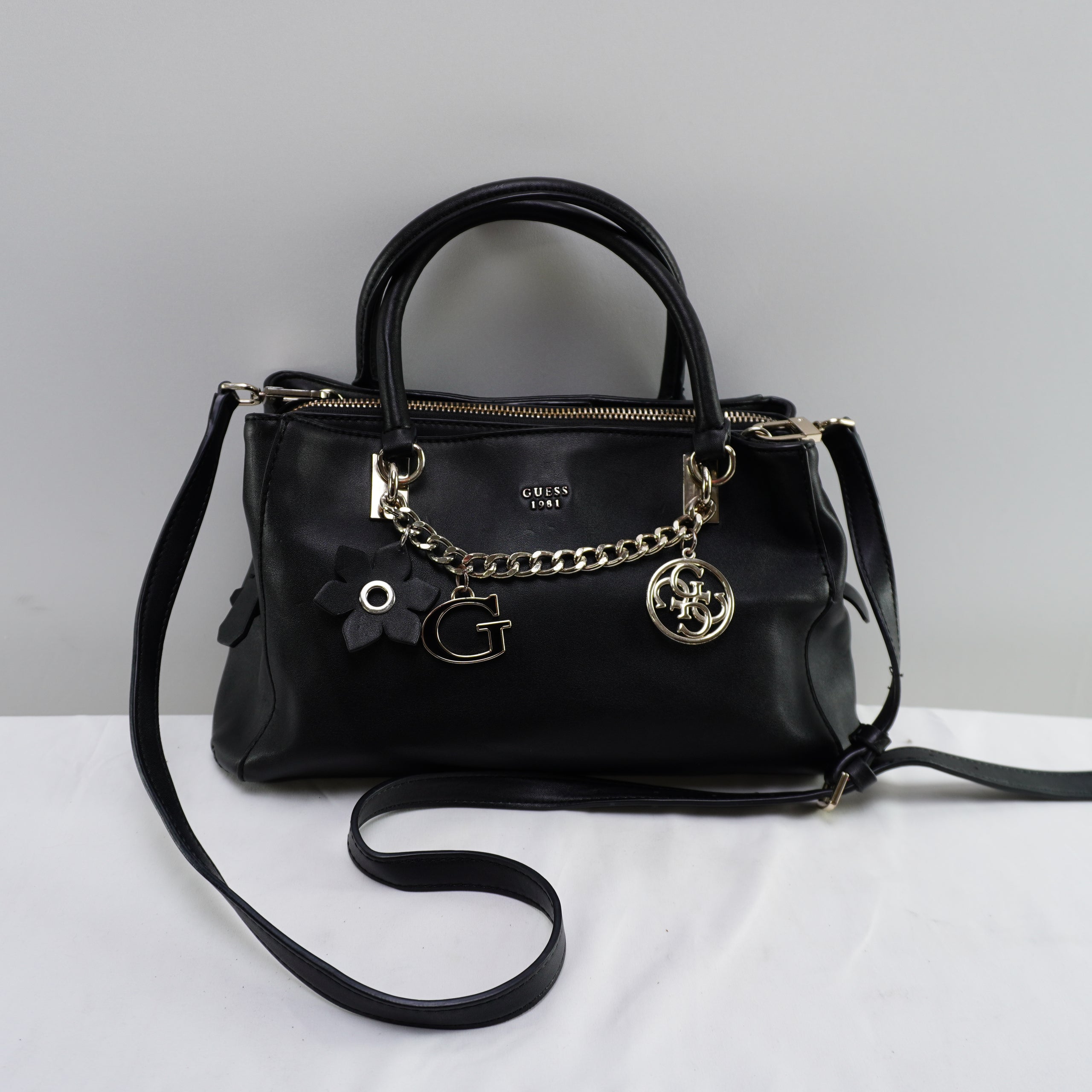 Bolso Guess para Mujer Usado en Muy Buen Estado - Negro, Talla 40x25